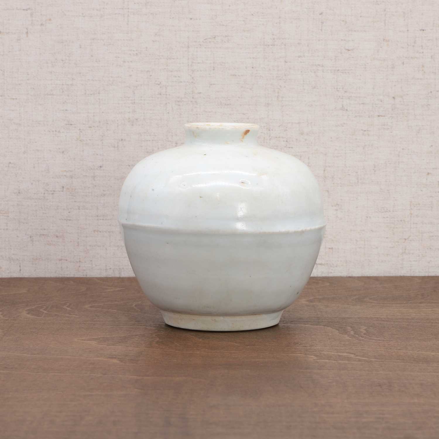 A Chinese qingbai-glazed jar, - Image 3 of 7