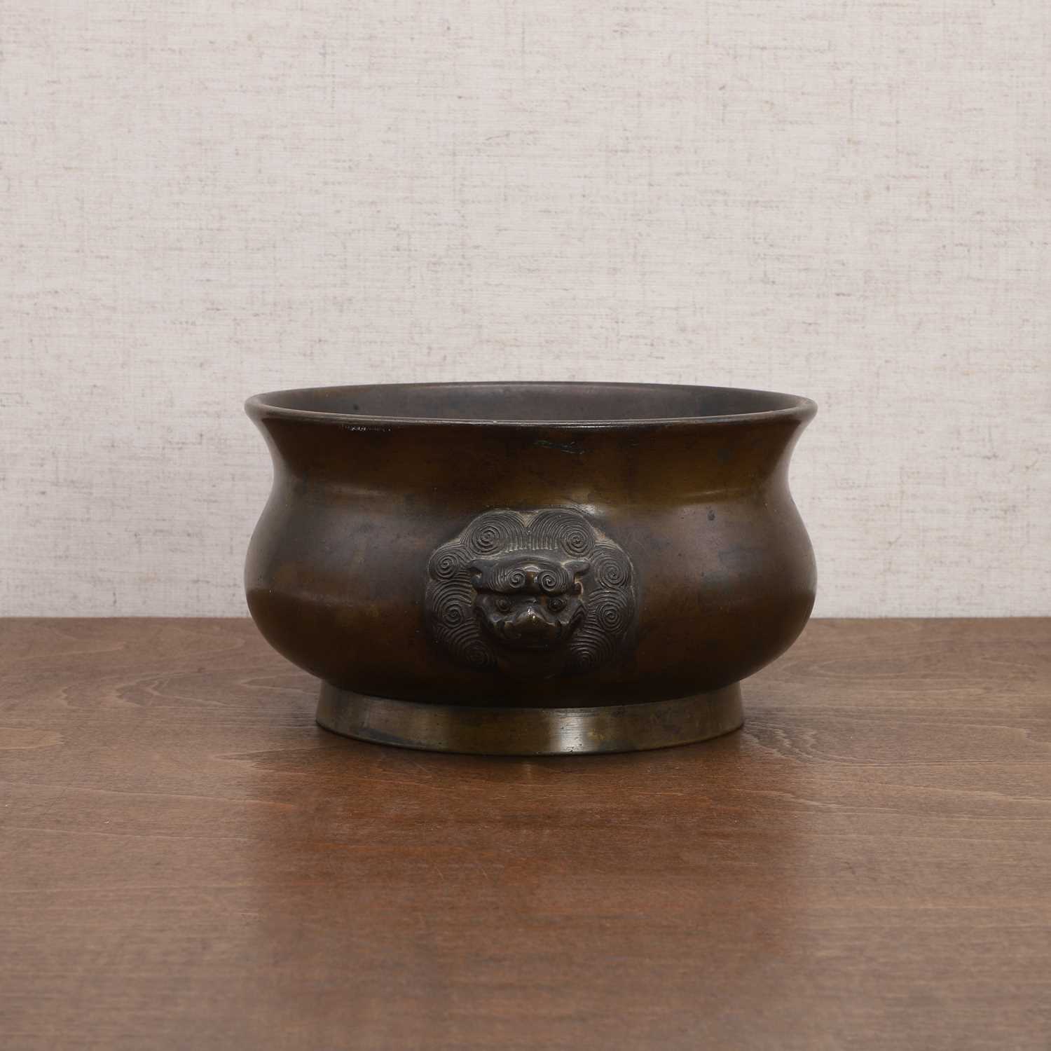 A Chinese bronze incense burner, - Image 3 of 8