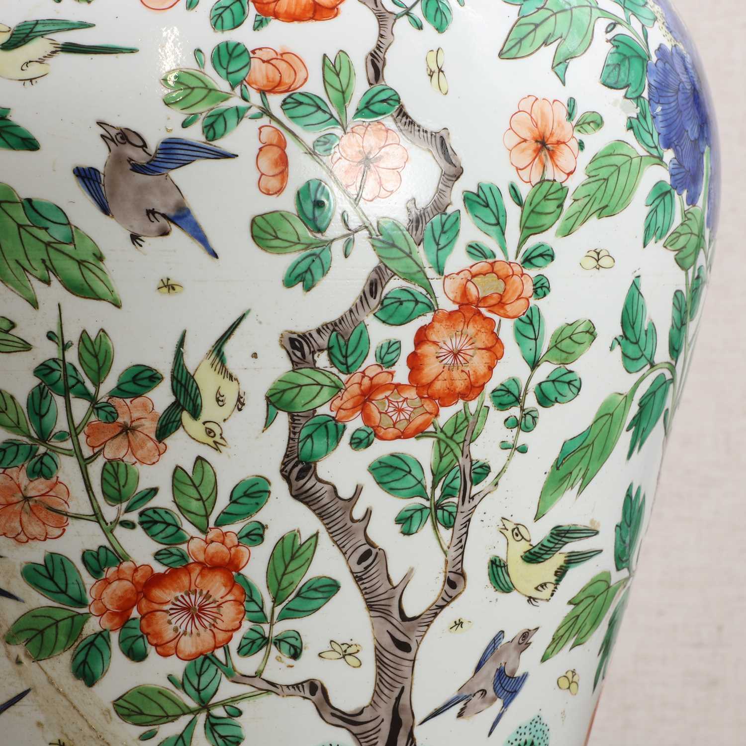 A Chinese wucai vase, - Image 6 of 7