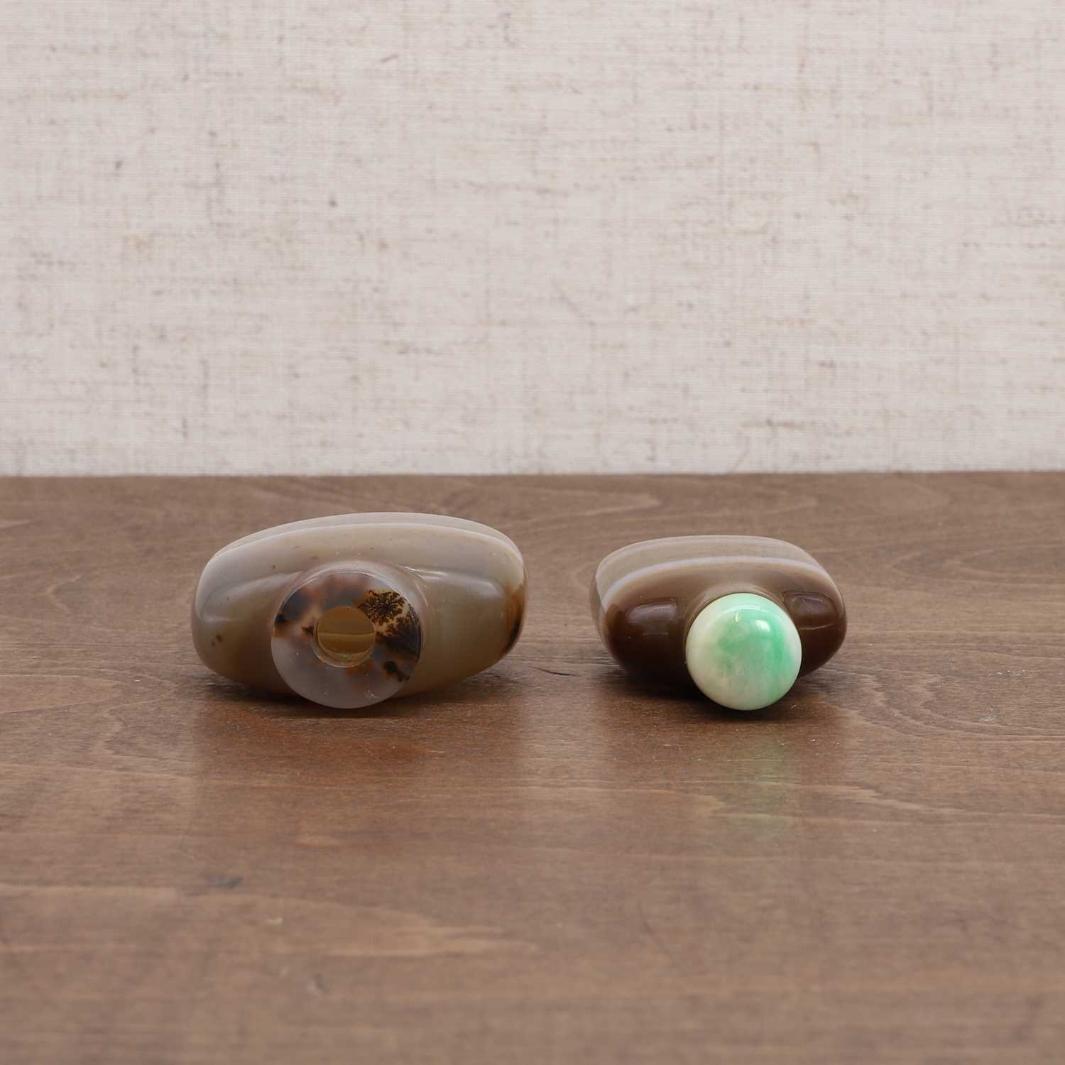 Two Chinese agate snuff bottles, - Image 7 of 7