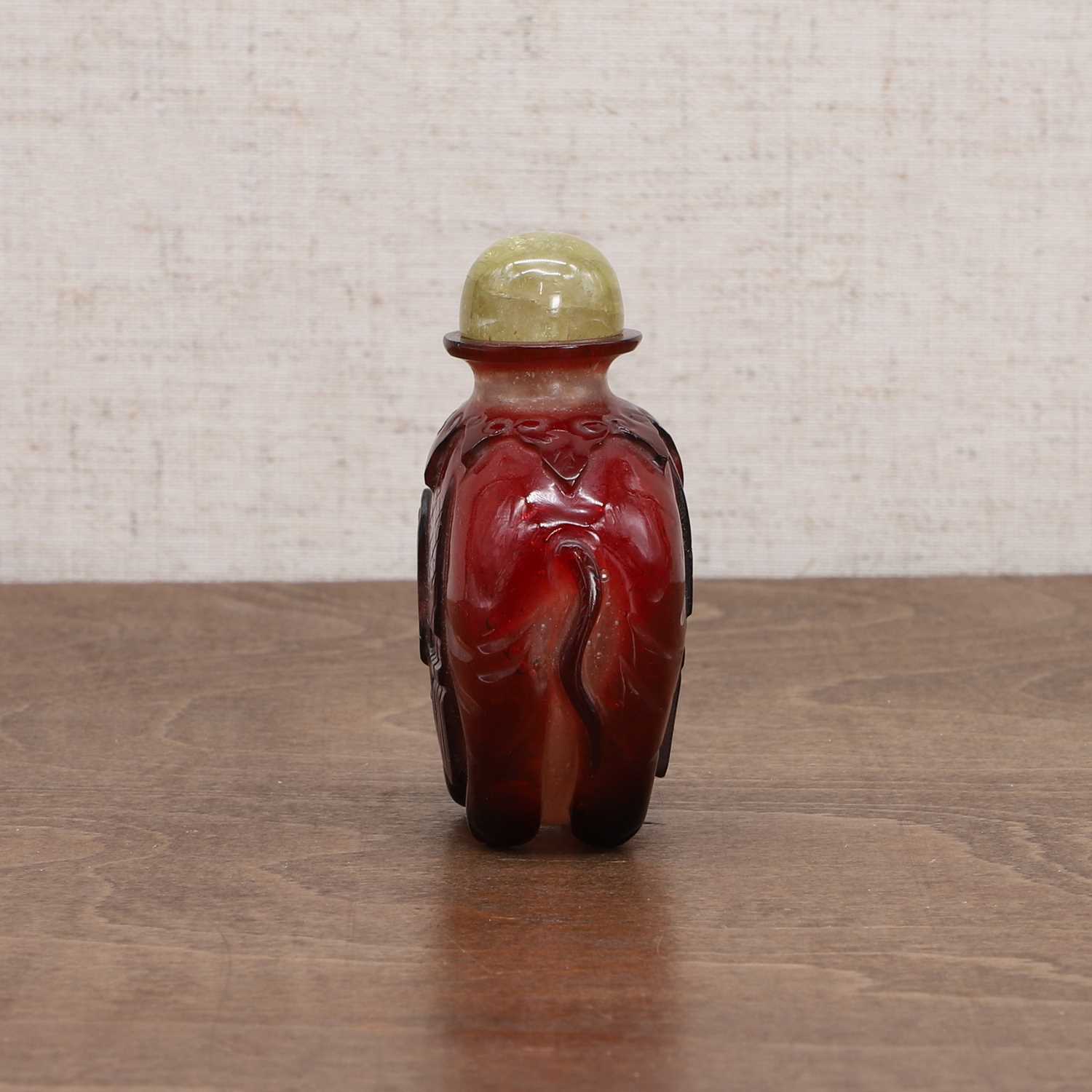 A Chinese overlay Peking glass snuff bottle, - Image 5 of 8