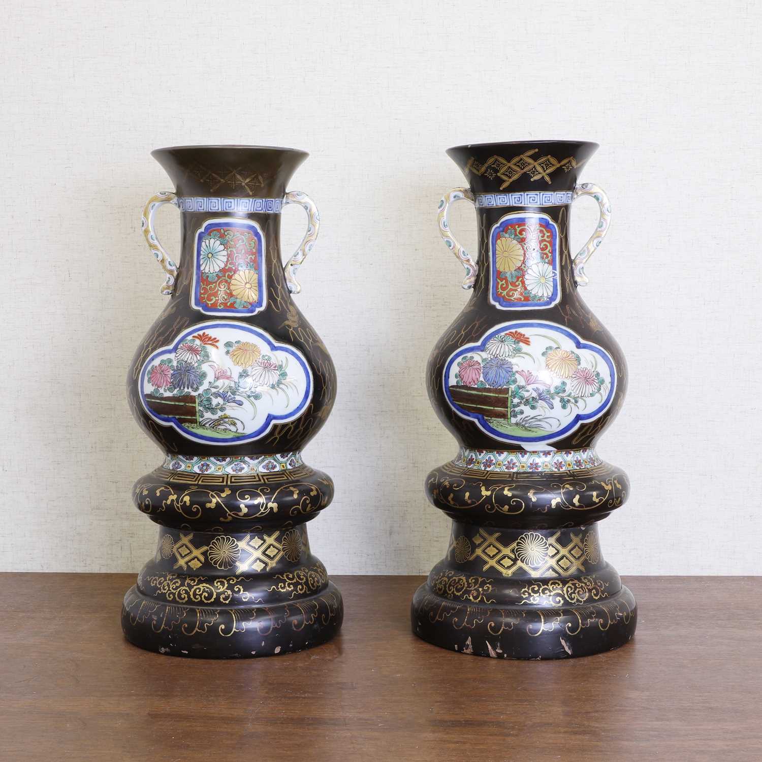 A pair of Japanese Imari vases, - Image 4 of 11