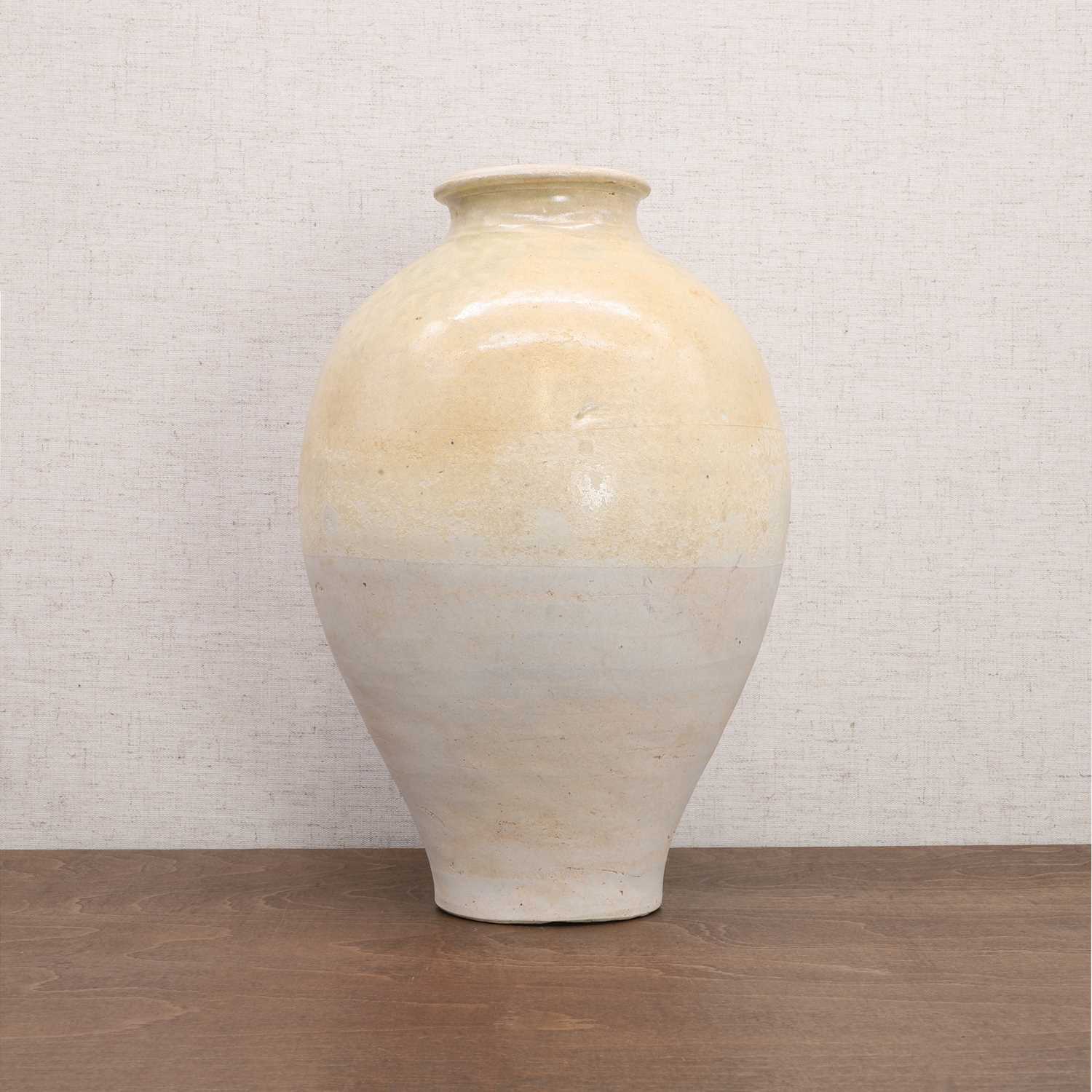 A Chinese Gongyi ware white-glazed jar,