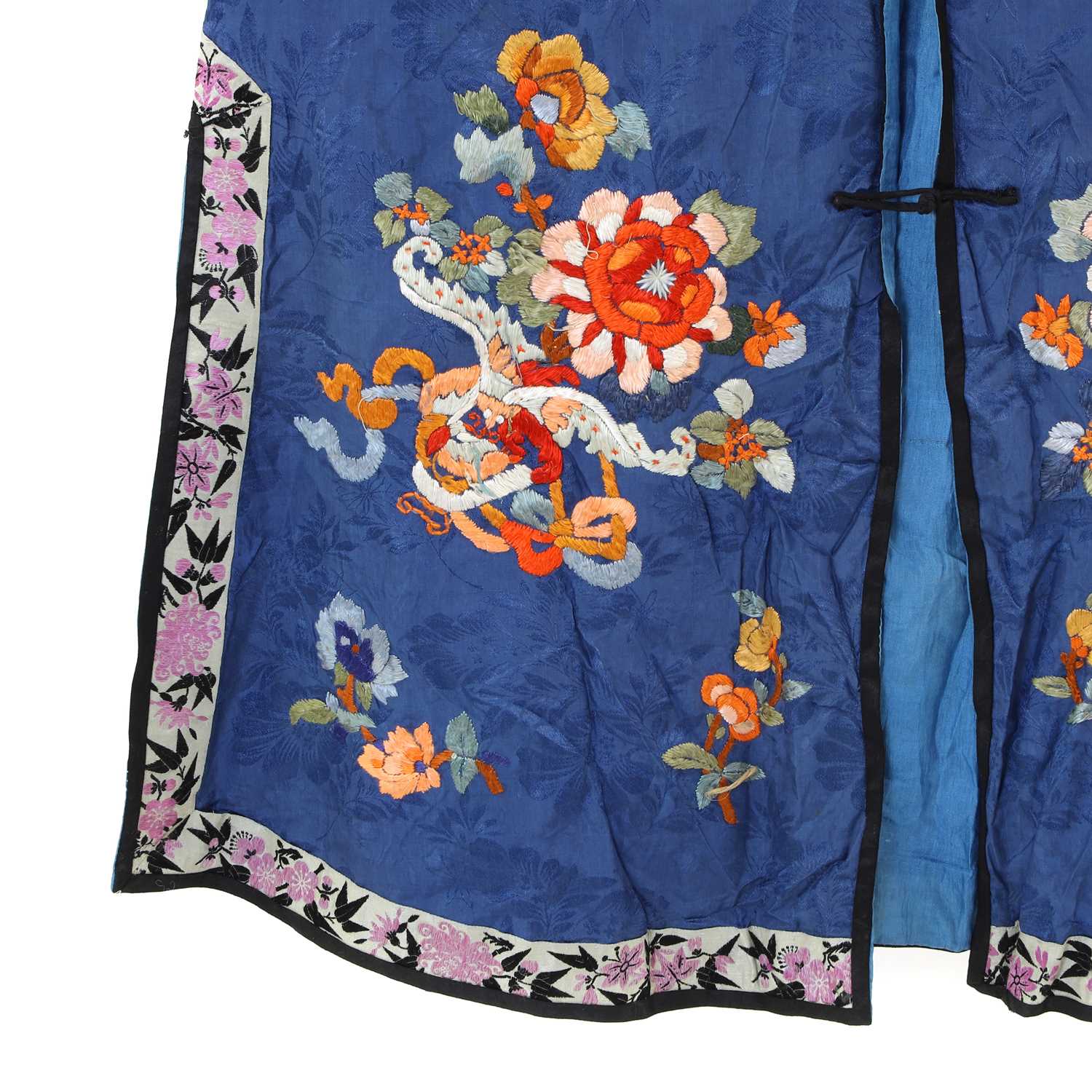 A Chinese silk dressing gown and pyjama set, - Image 10 of 20