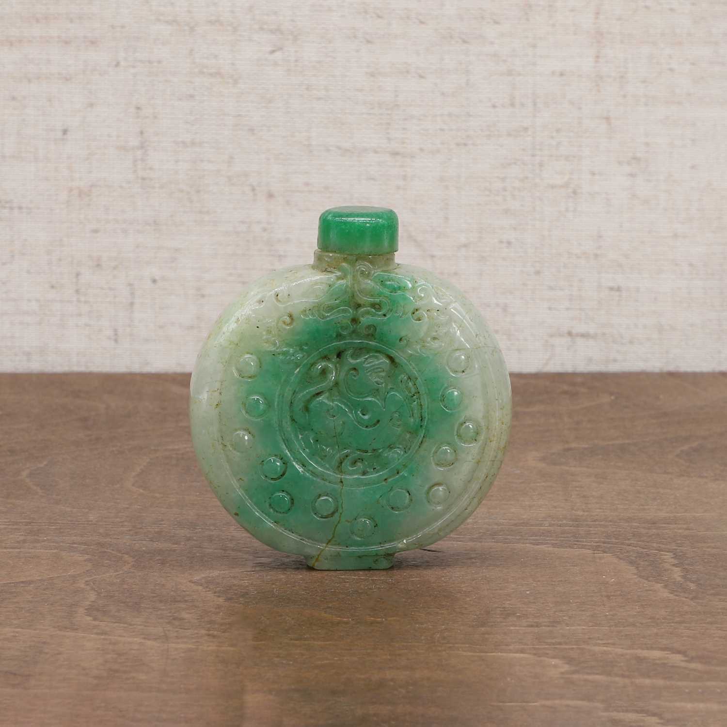 A Chinese jadeite snuff bottle, - Image 3 of 7