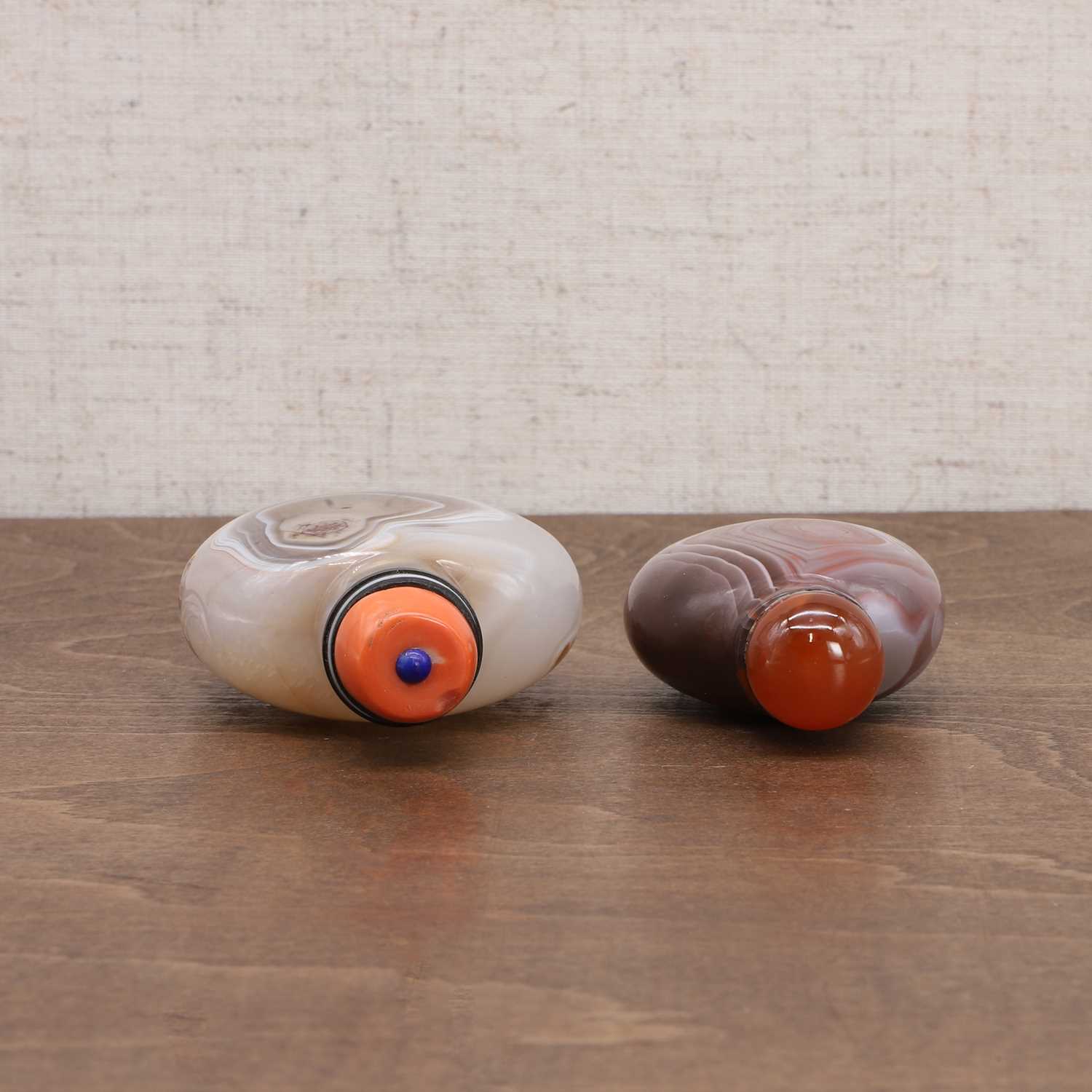 Two Chinese agate snuff bottles, - Image 6 of 7