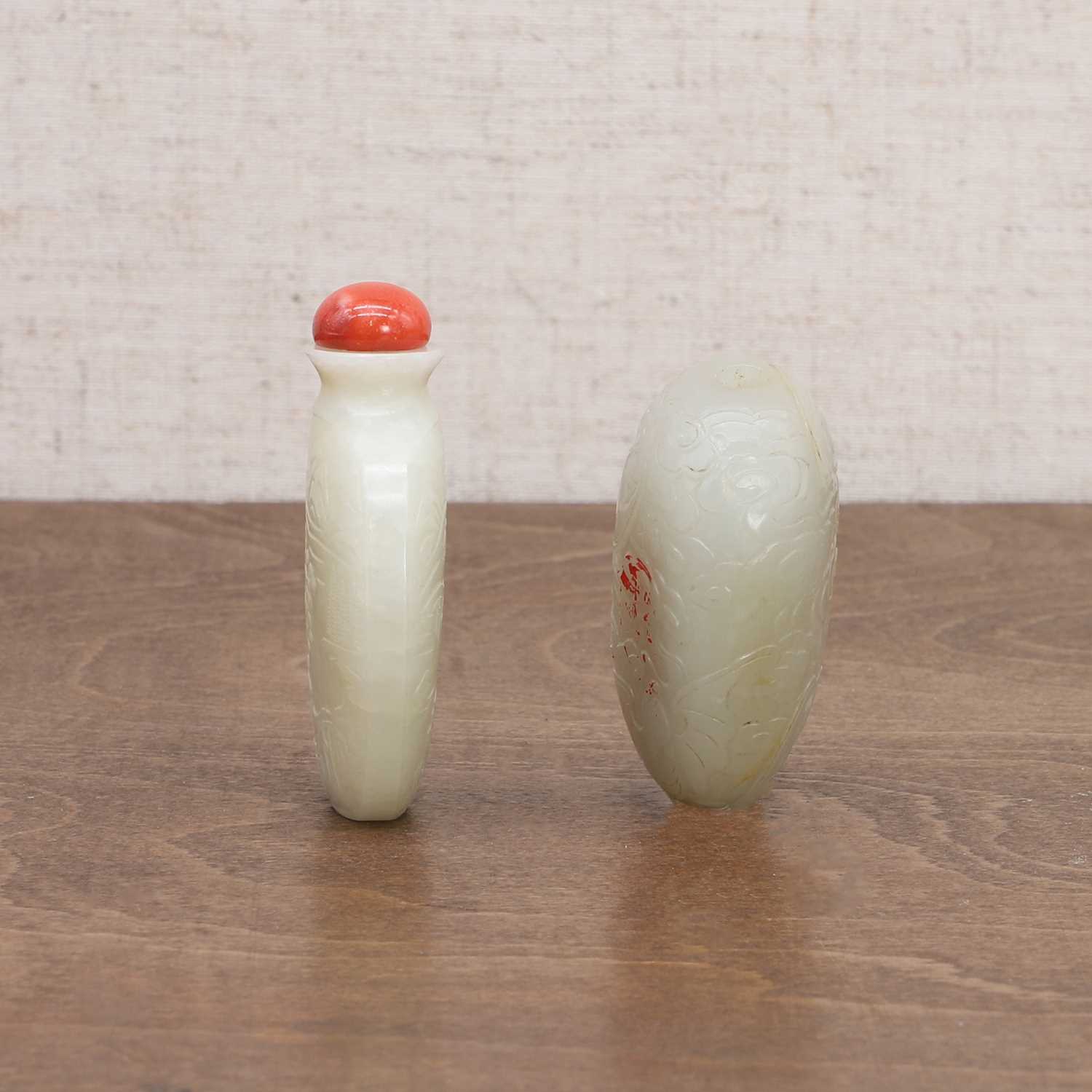 Two Chinese jade snuff bottles, - Image 2 of 7