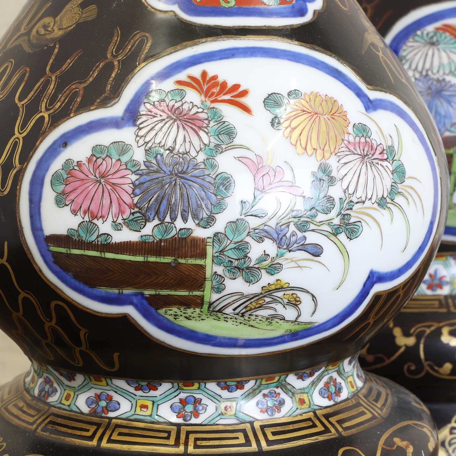 A pair of Japanese Imari vases, - Image 10 of 11