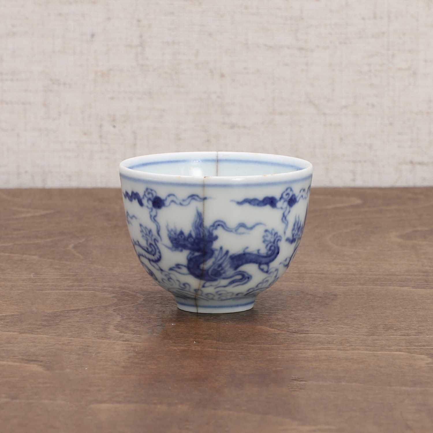 A Chinese blue and white cup, - Image 3 of 8
