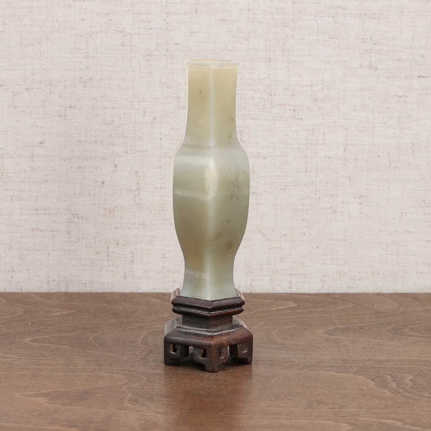 A Chinese jade vase, - Image 2 of 7