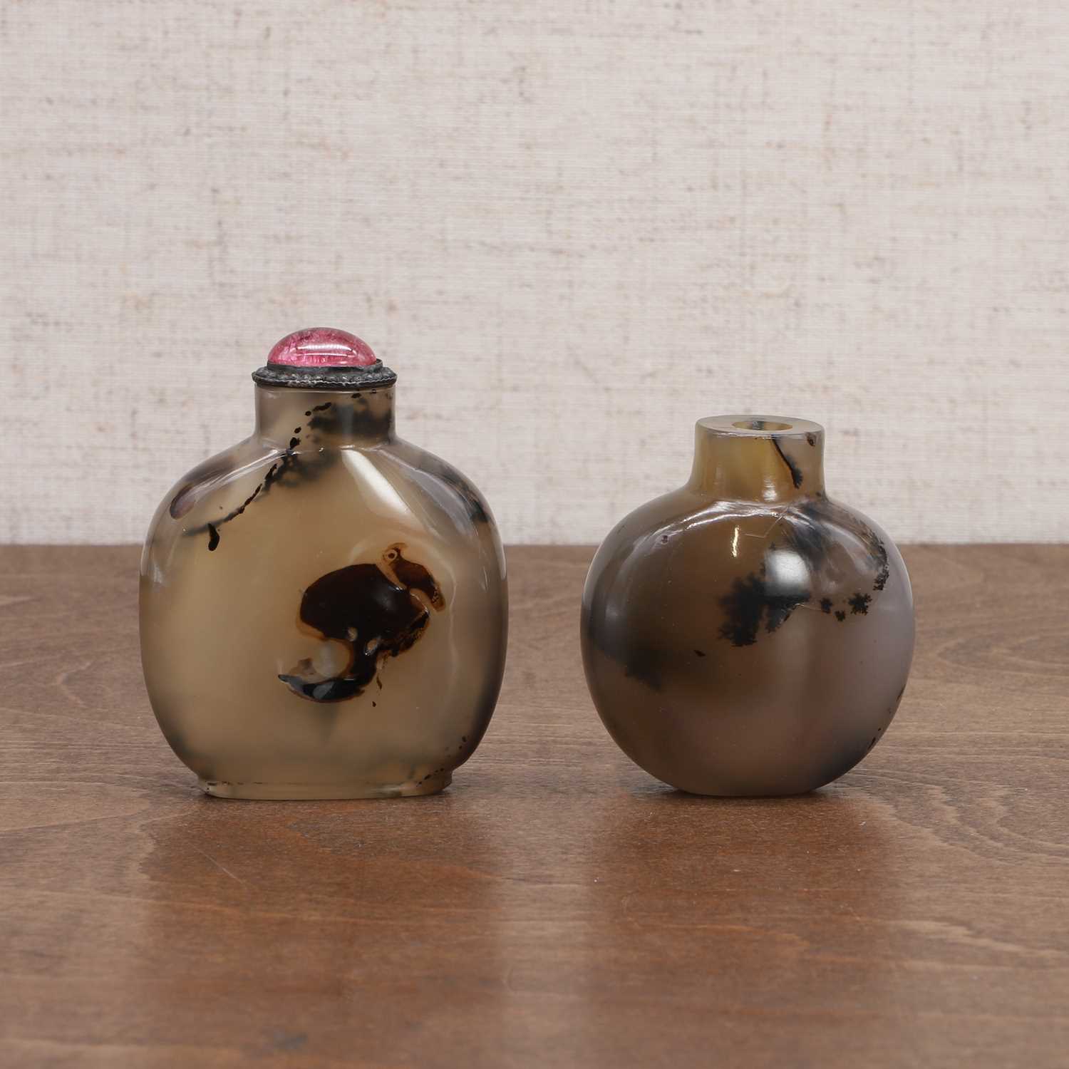 Two Chinese agate snuff bottles, - Image 3 of 7