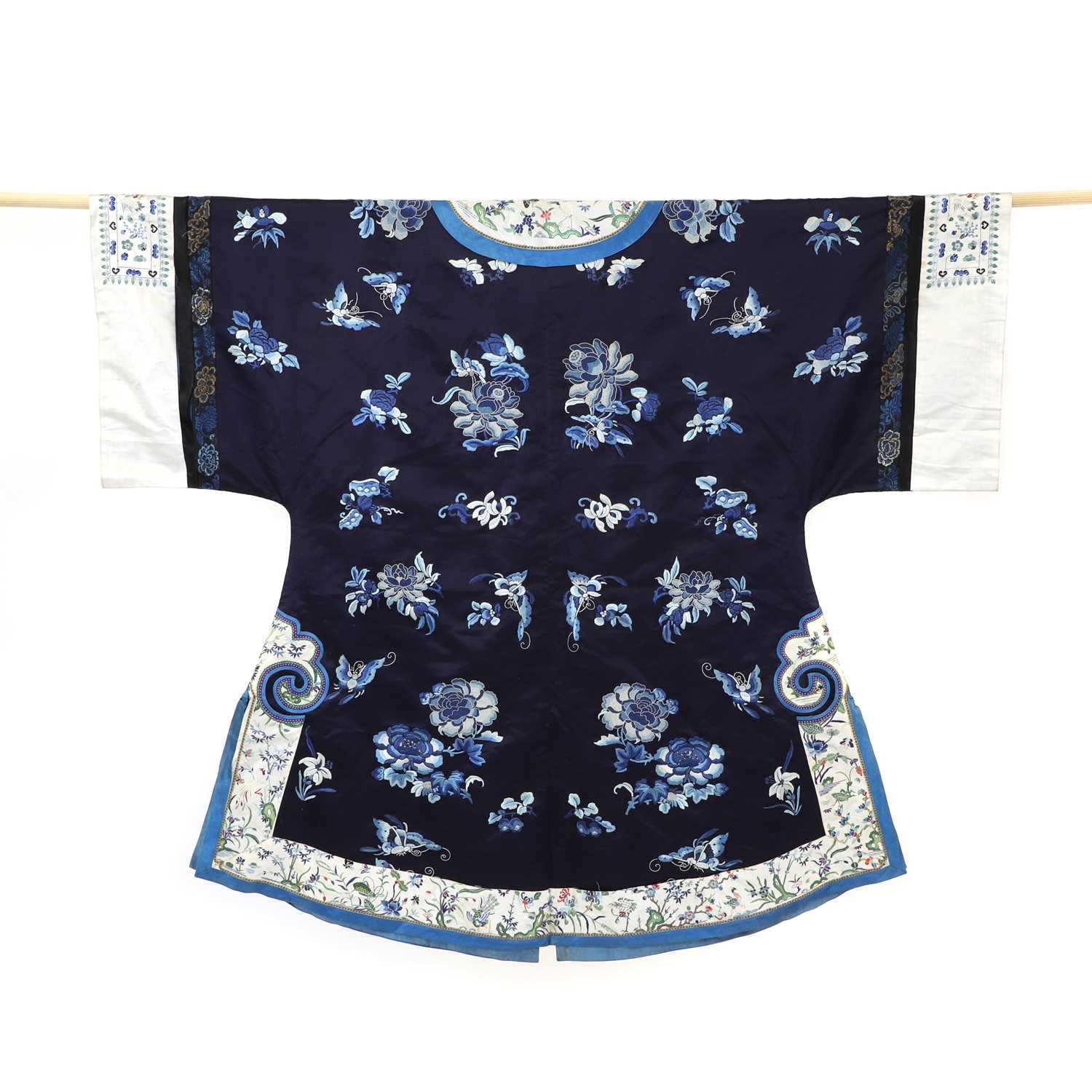 A Chinese embroidered lady's robe, - Image 2 of 10