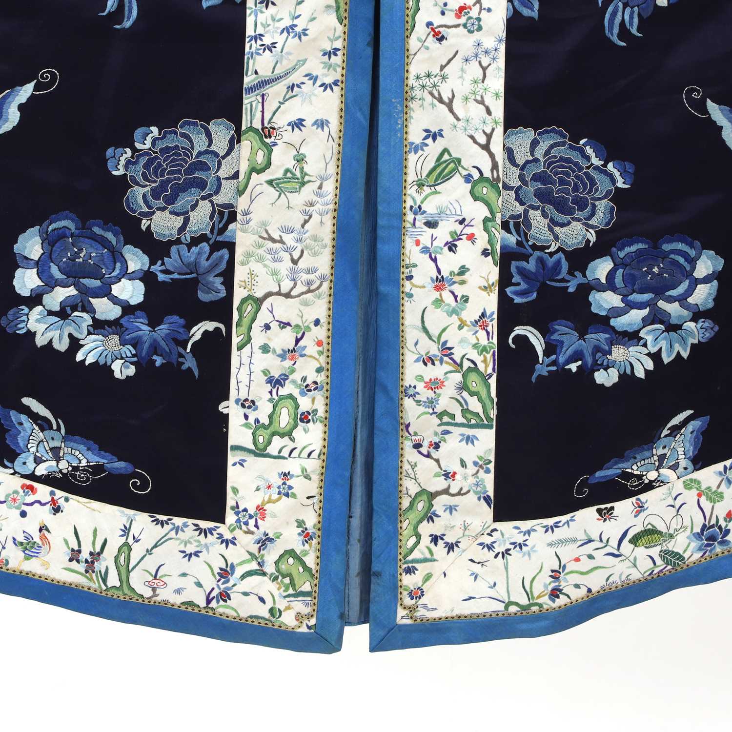 A Chinese embroidered lady's robe, - Image 6 of 10