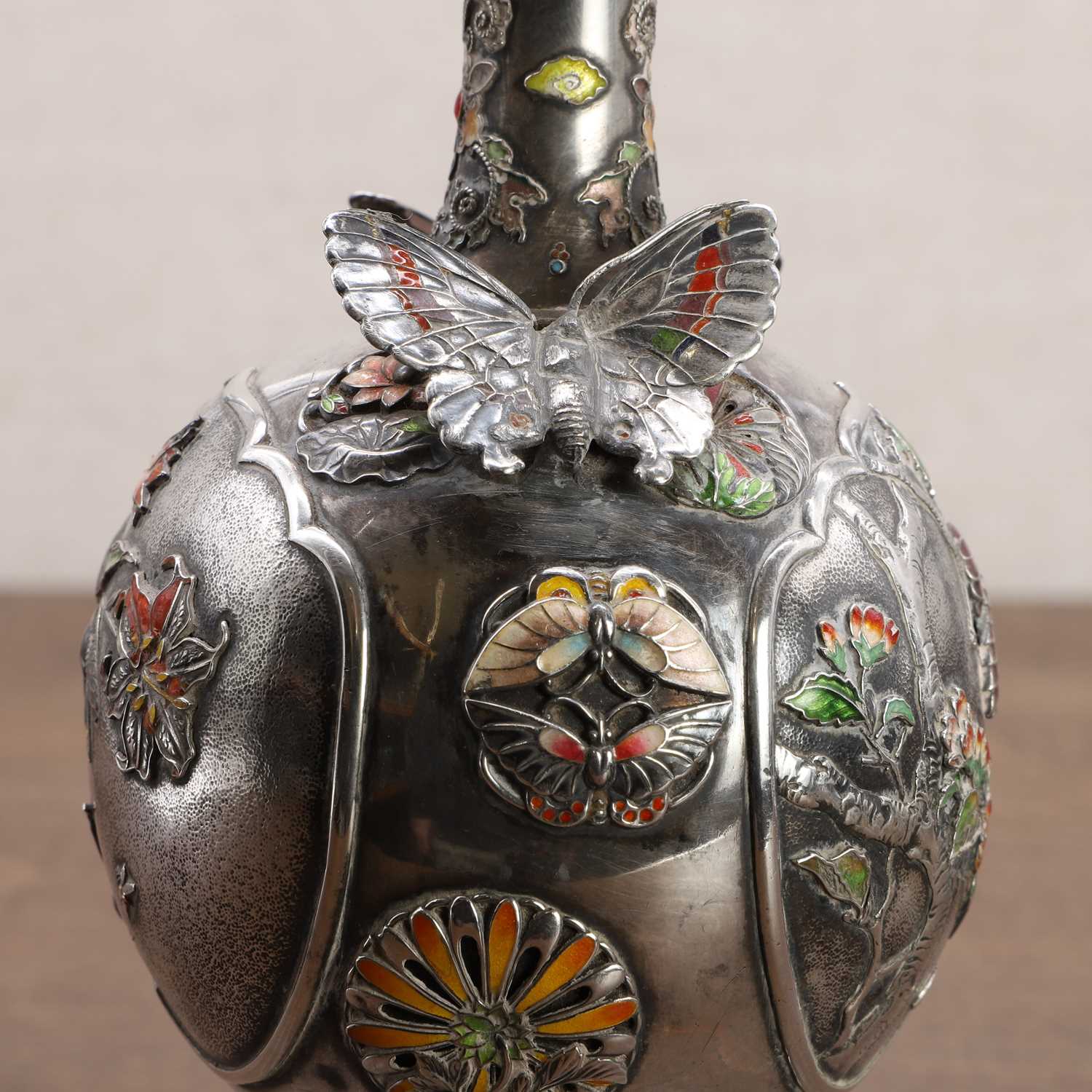 A Japanese inlaid-silver and cloisonné-enamelled vase, - Image 5 of 8