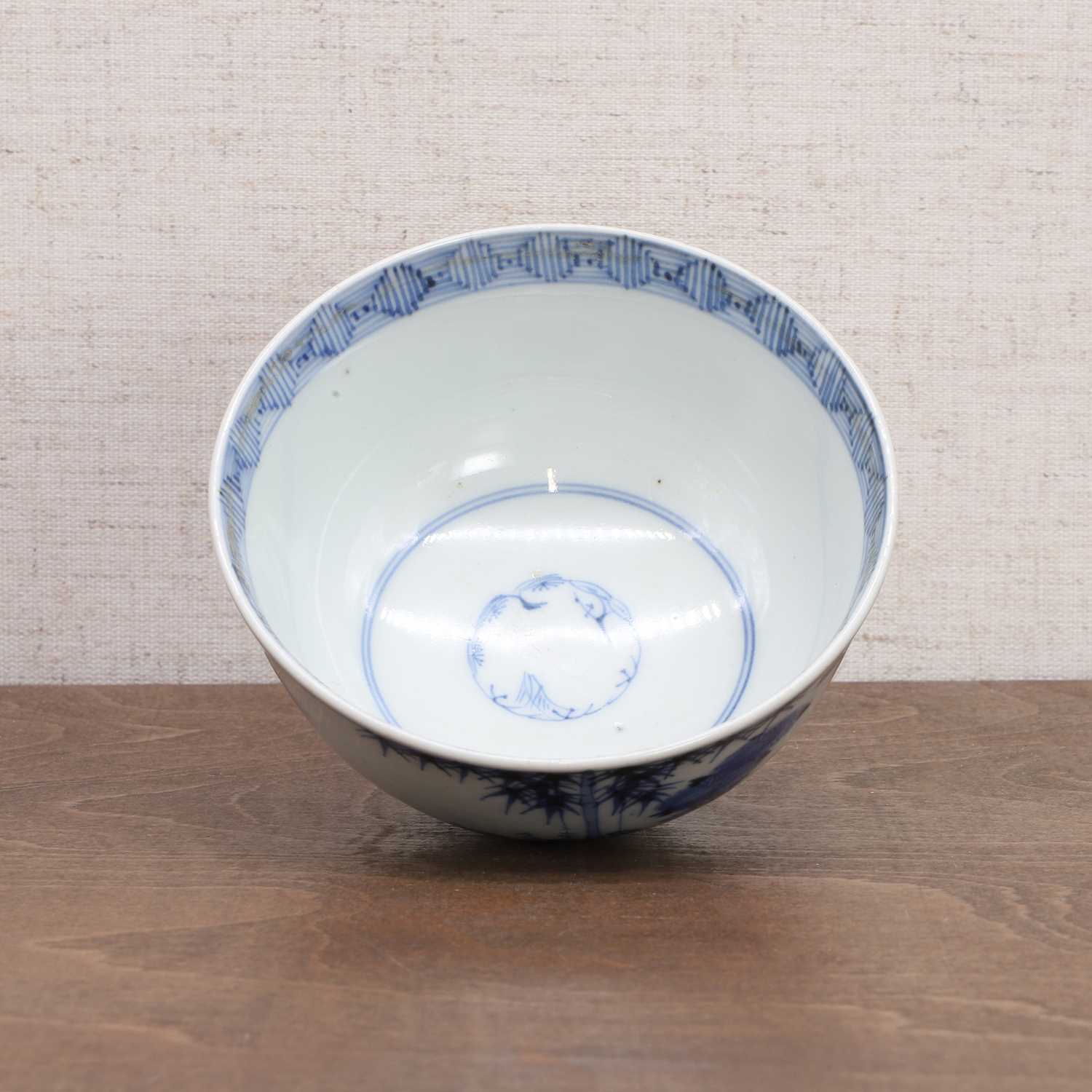 A Chinese export blue and white bowl, - Bild 5 aus 7