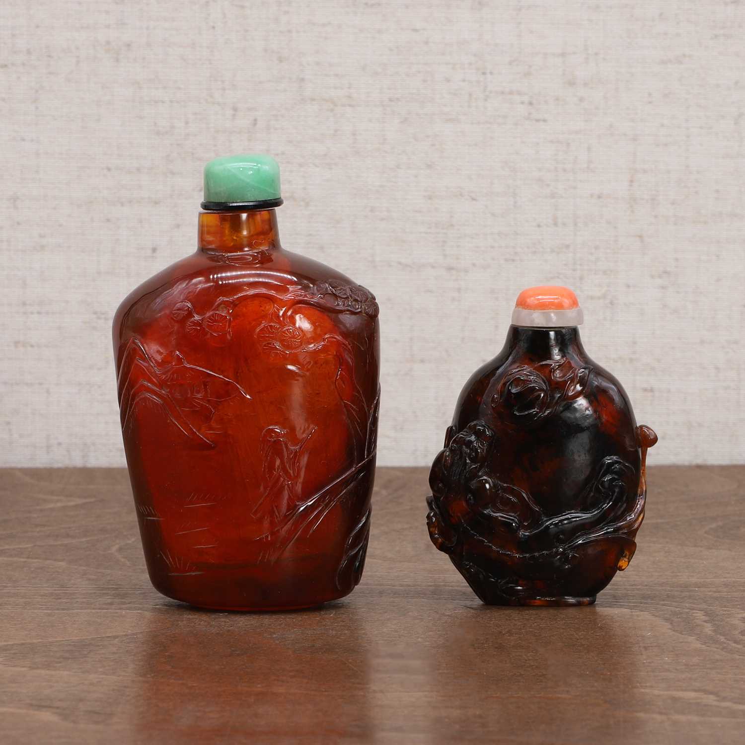 Two Chinese amber snuff bottles, - Image 5 of 8