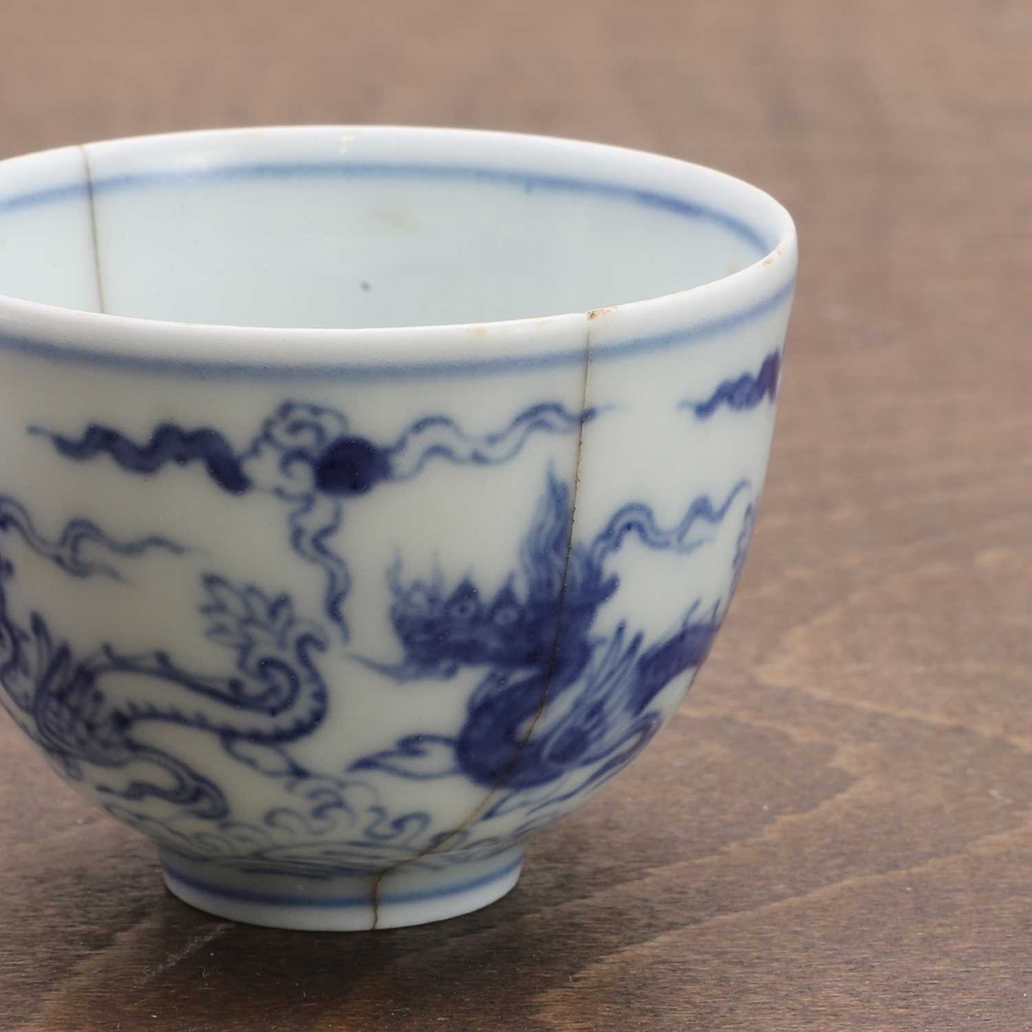 A Chinese blue and white cup, - Image 5 of 8