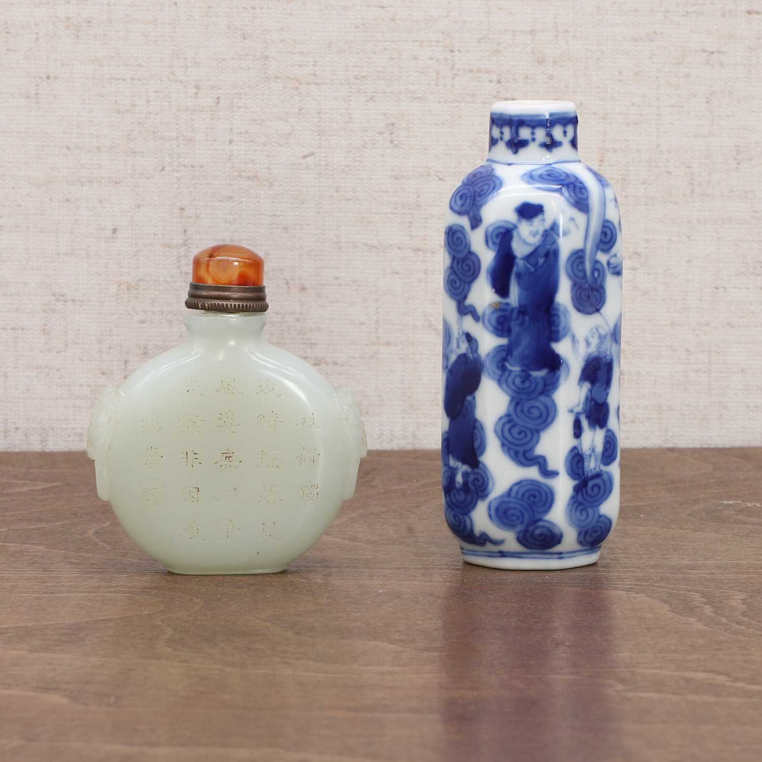 A Chinese blue and white snuff bottle, - Image 3 of 6