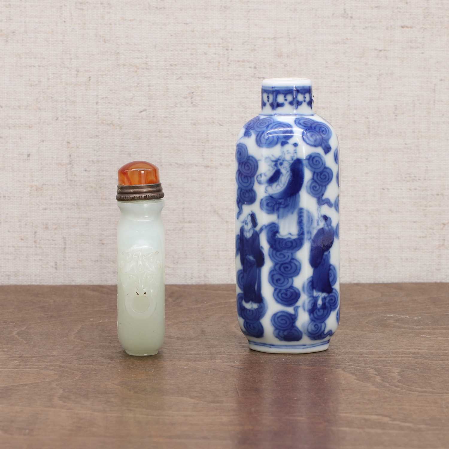 A Chinese blue and white snuff bottle, - Image 2 of 6