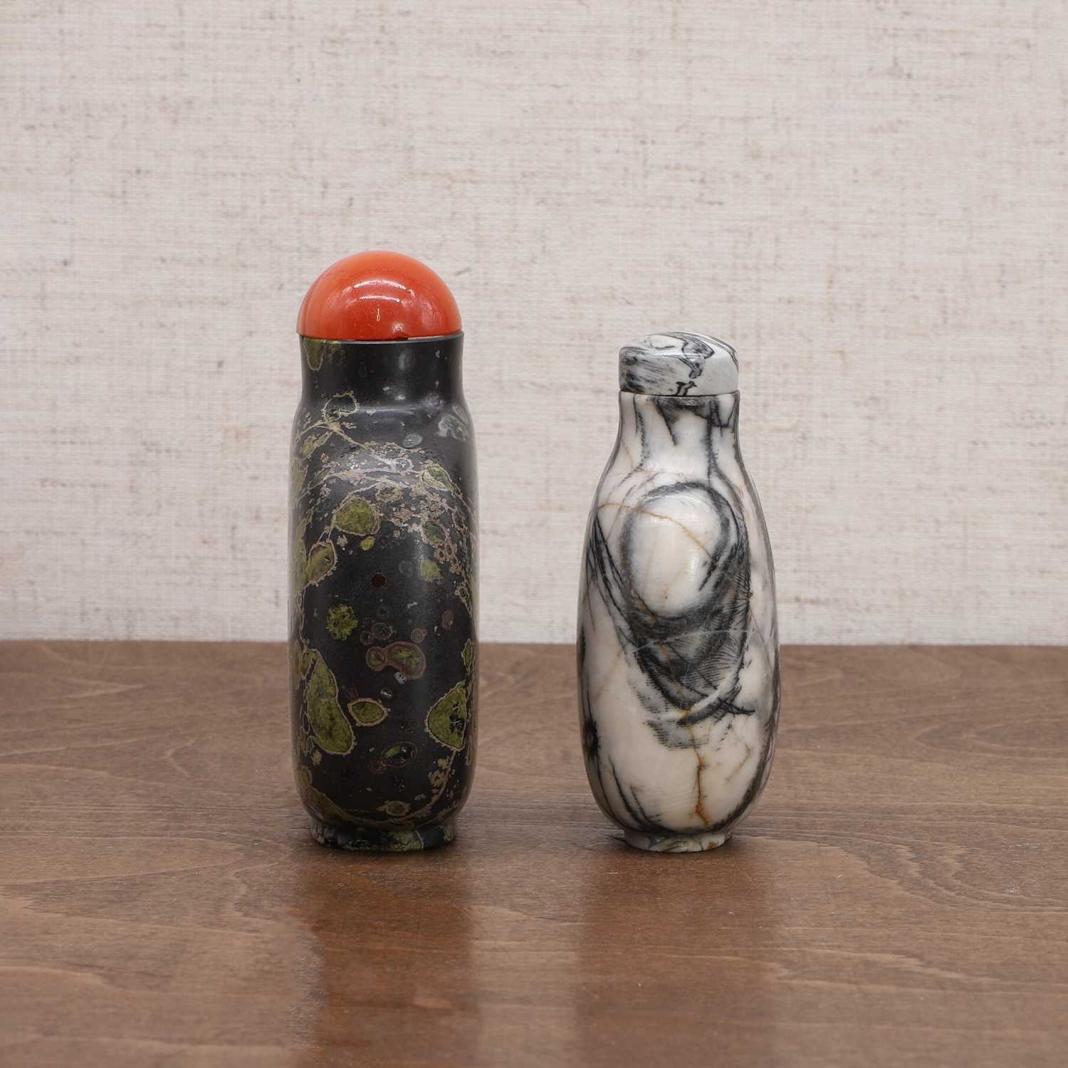 Two Chinese snuff bottles, - Image 4 of 7