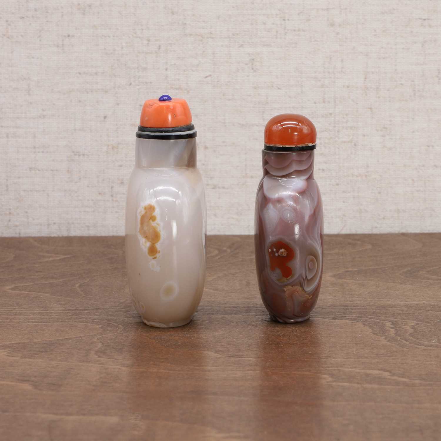 Two Chinese agate snuff bottles, - Image 2 of 7