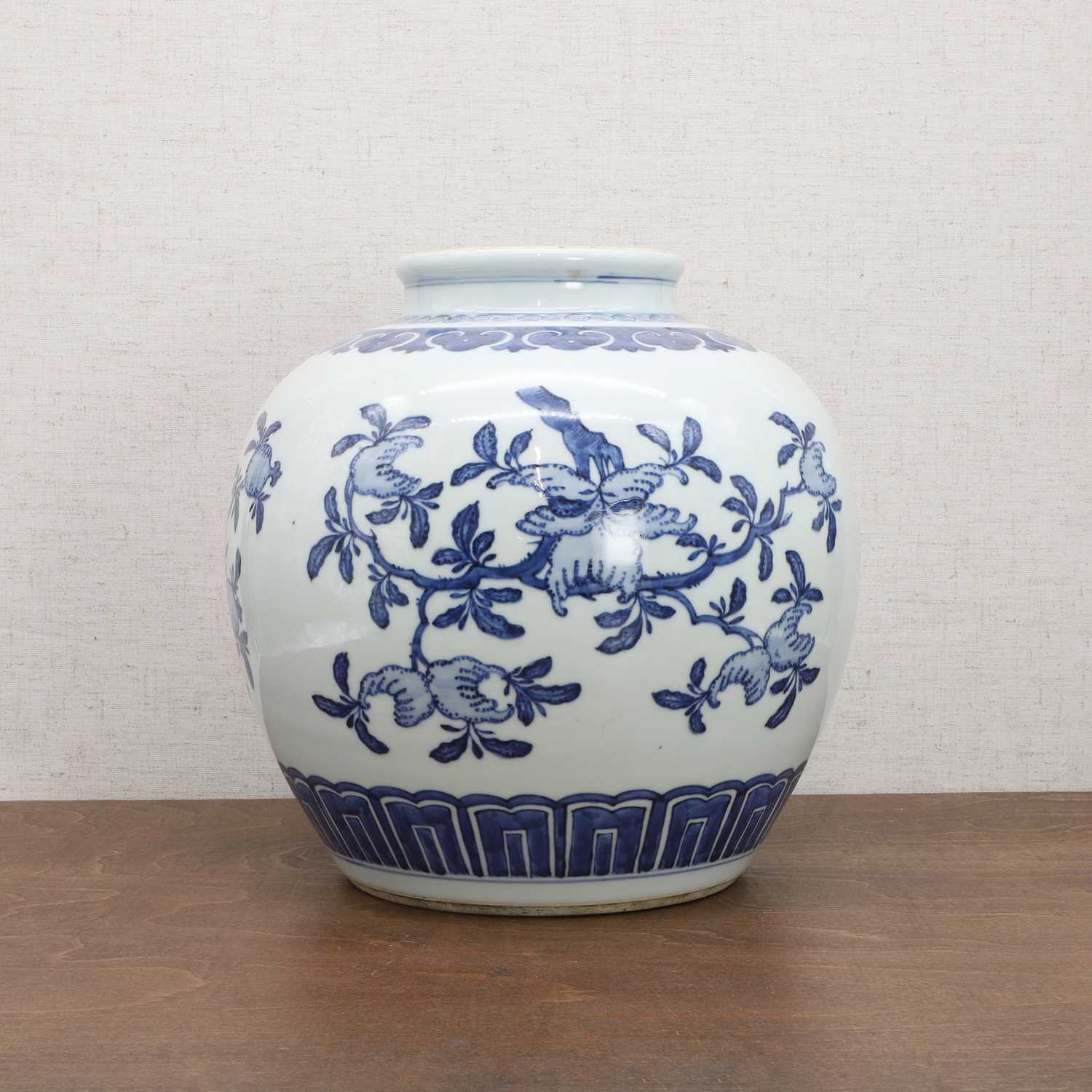 A Chinese blue and white jar, - Image 2 of 8