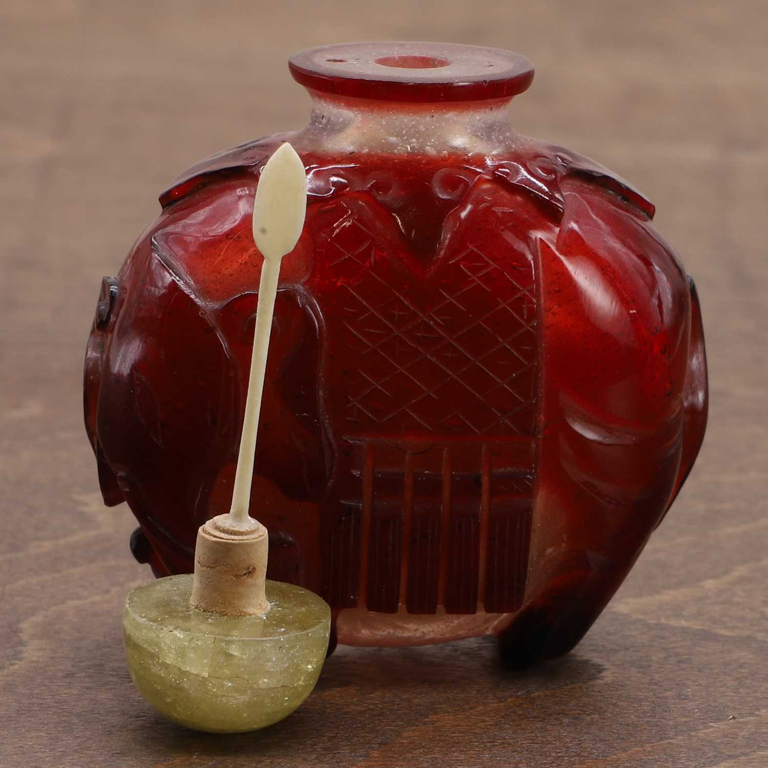 A Chinese overlay Peking glass snuff bottle, - Image 8 of 8