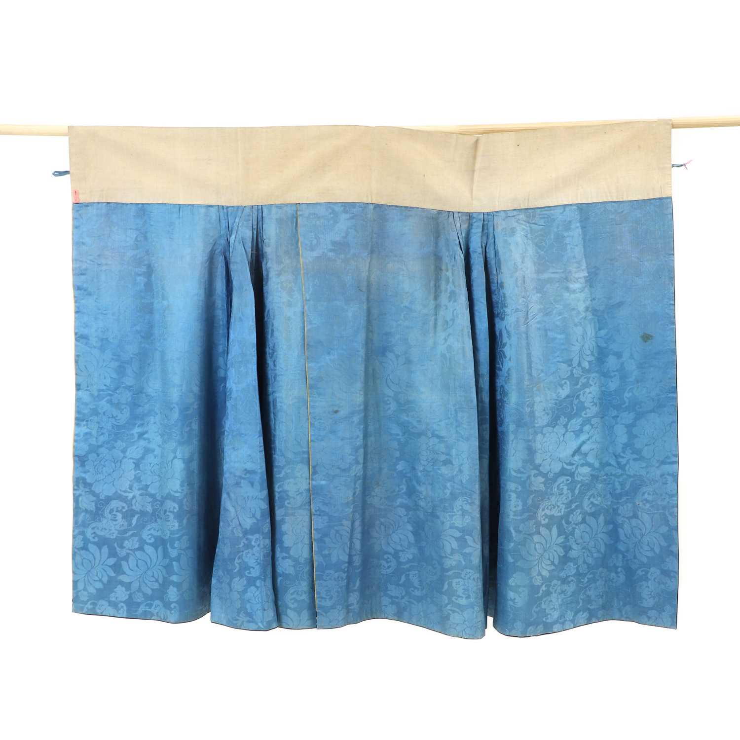 A Chinese embroidered skirt, - Image 2 of 5