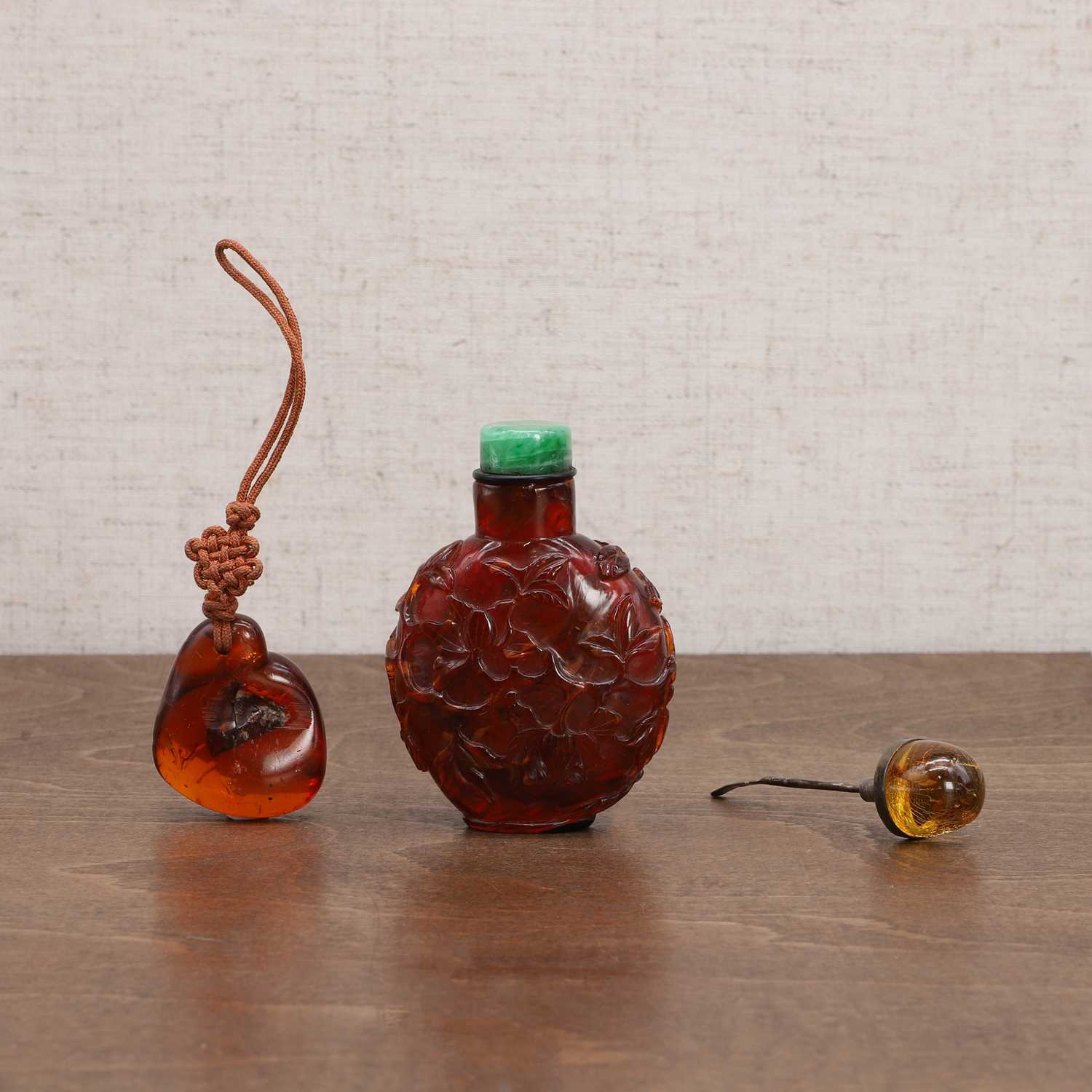 A Chinese amber snuff bottle,