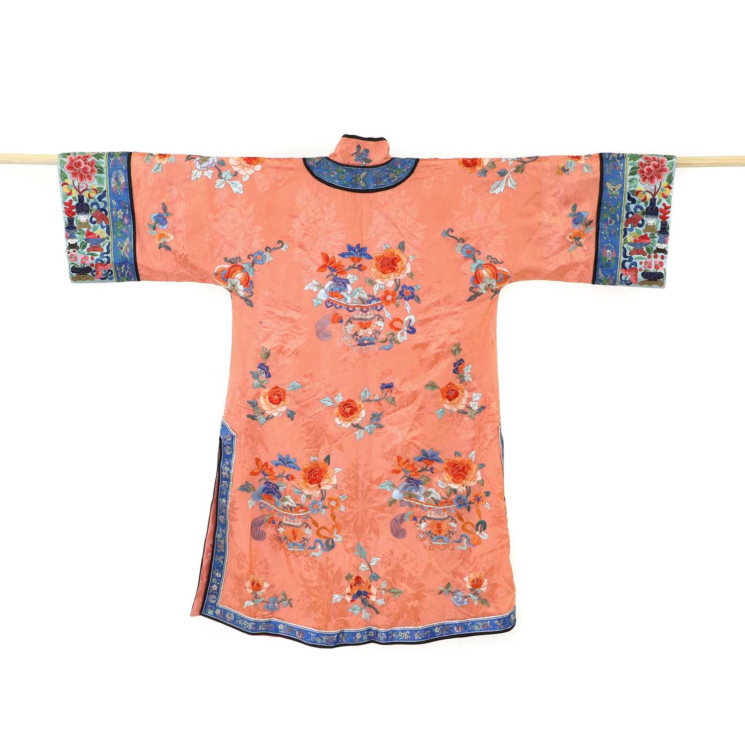 A Chinese silk dressing gown and pyjama set, - Image 4 of 17