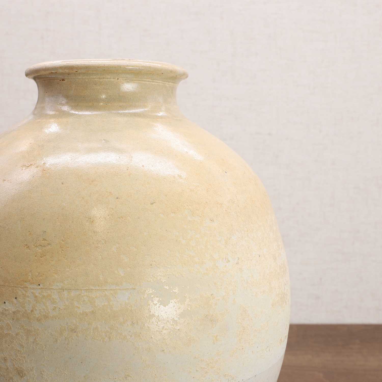 A Chinese Gongyi ware white-glazed jar, - Image 5 of 7