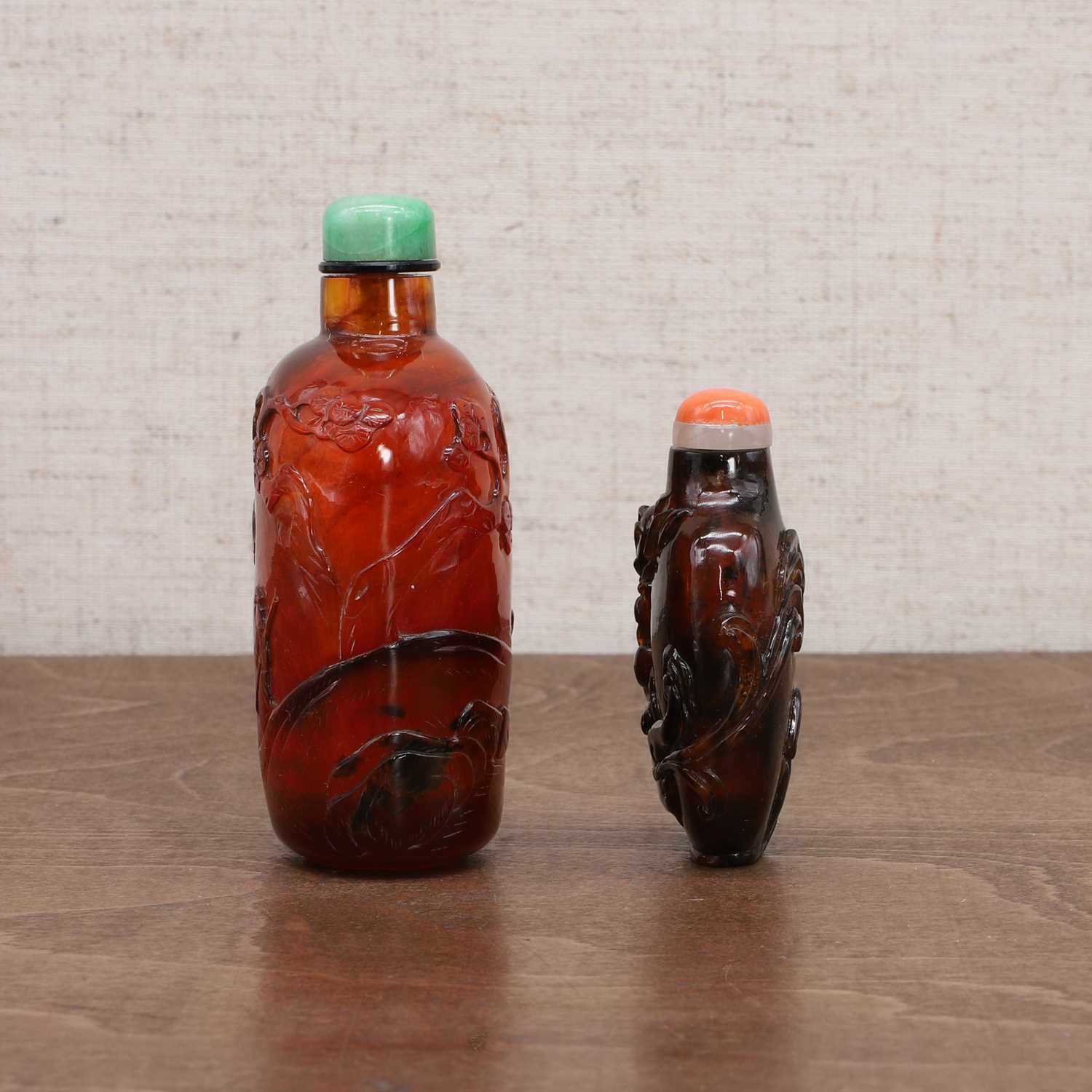 Two Chinese amber snuff bottles, - Image 3 of 8
