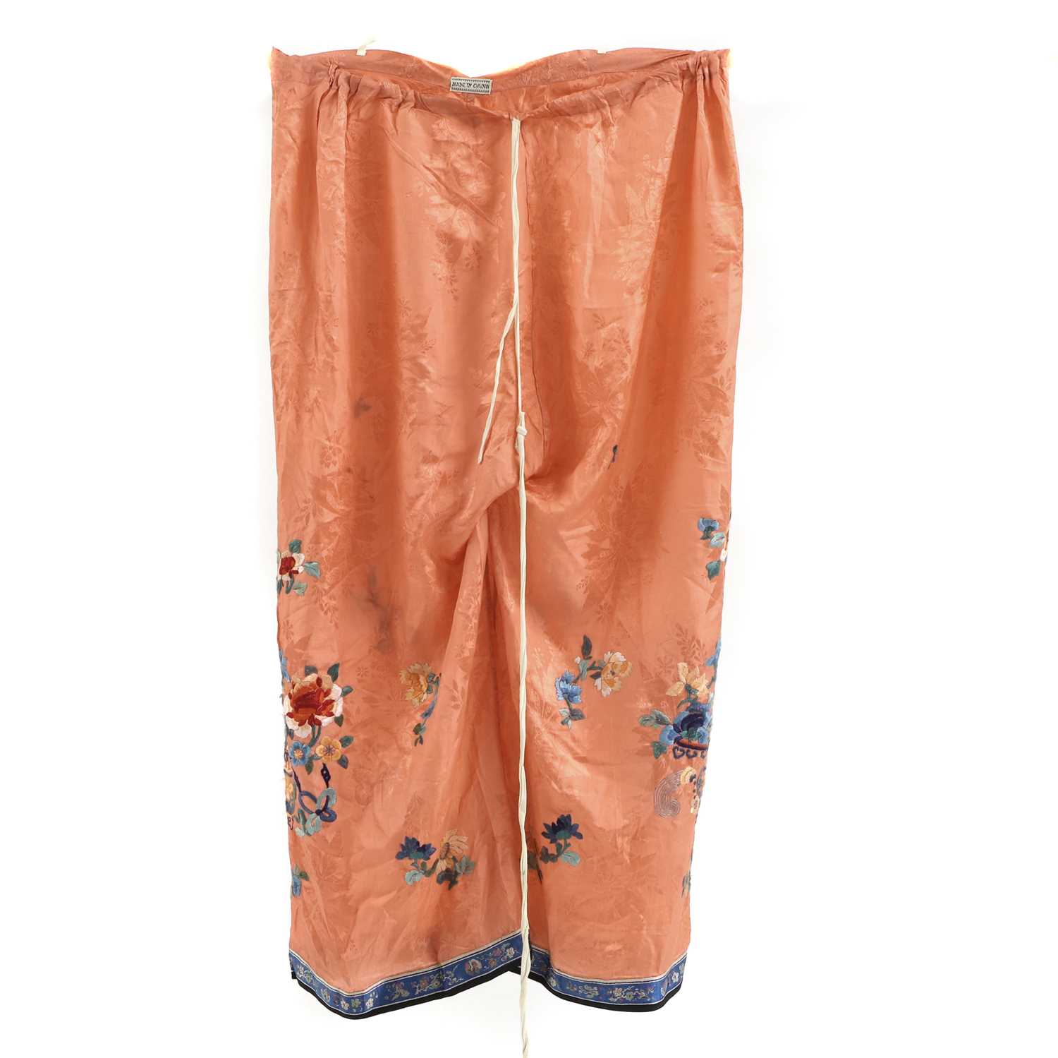A Chinese silk dressing gown and pyjama set, - Image 16 of 17