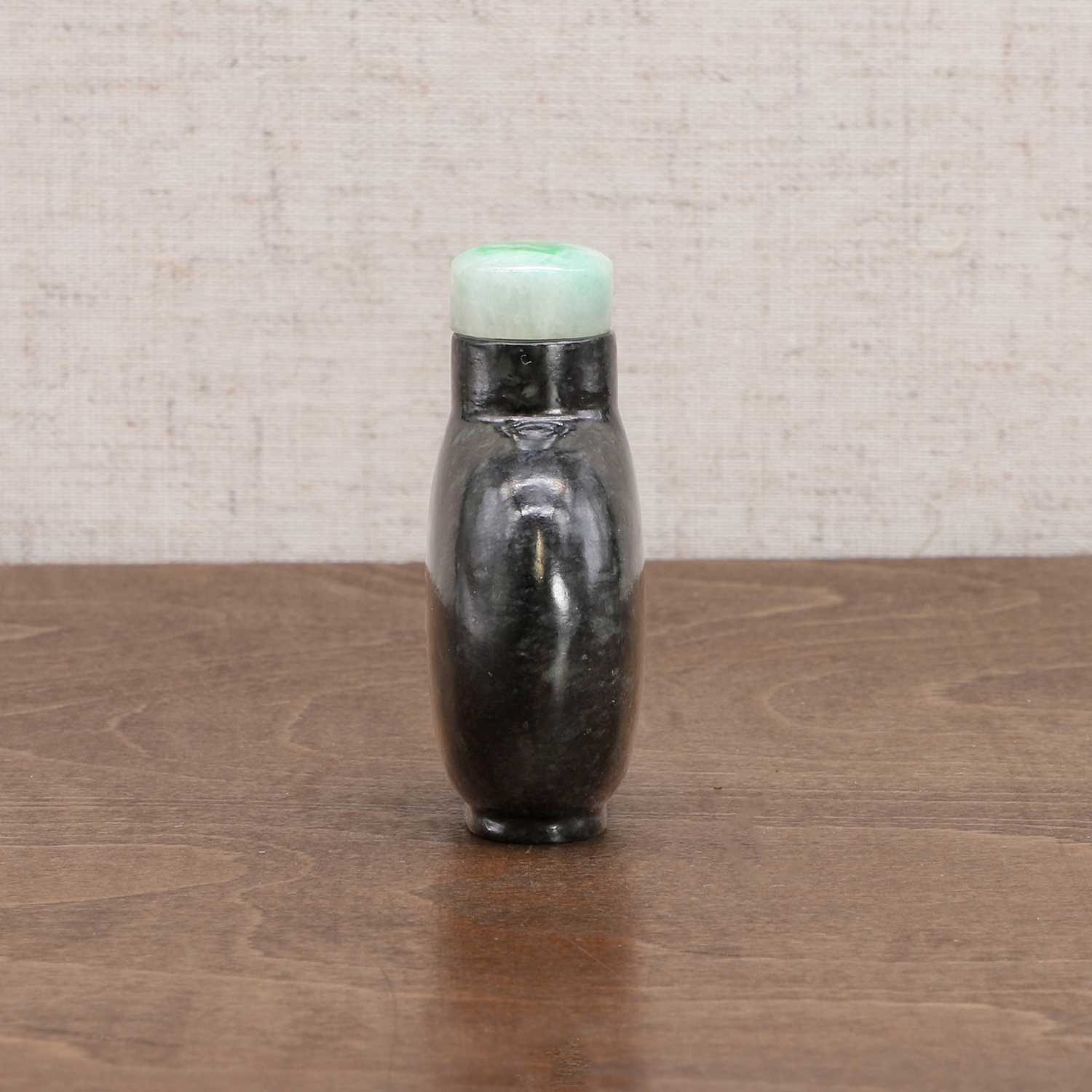 A Chinese spinach jade snuff bottle, - Image 4 of 7