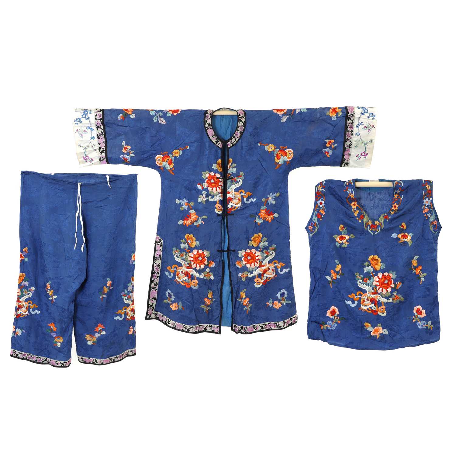 A Chinese silk dressing gown and pyjama set, - Image 2 of 20