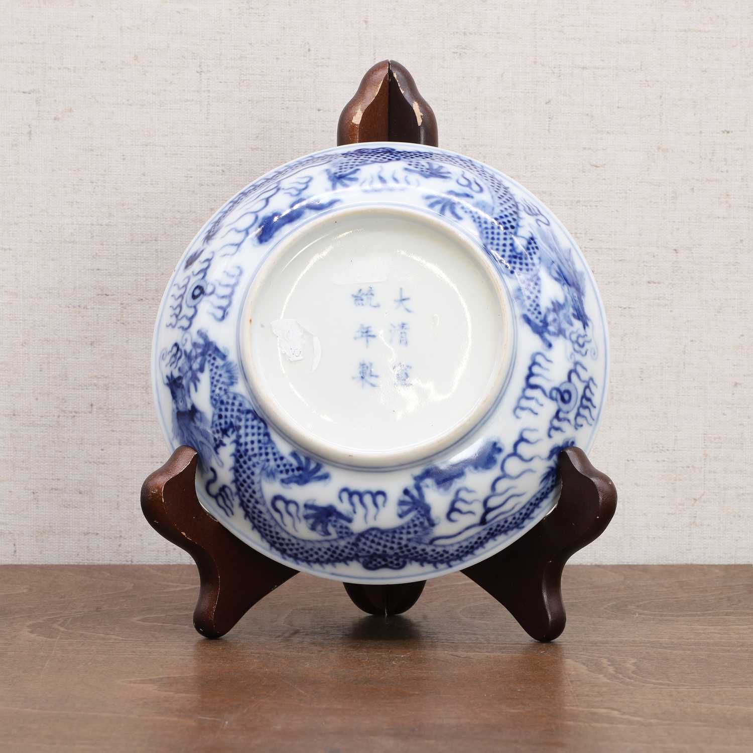 A pair of Chinese blue and white saucers, - Image 3 of 8