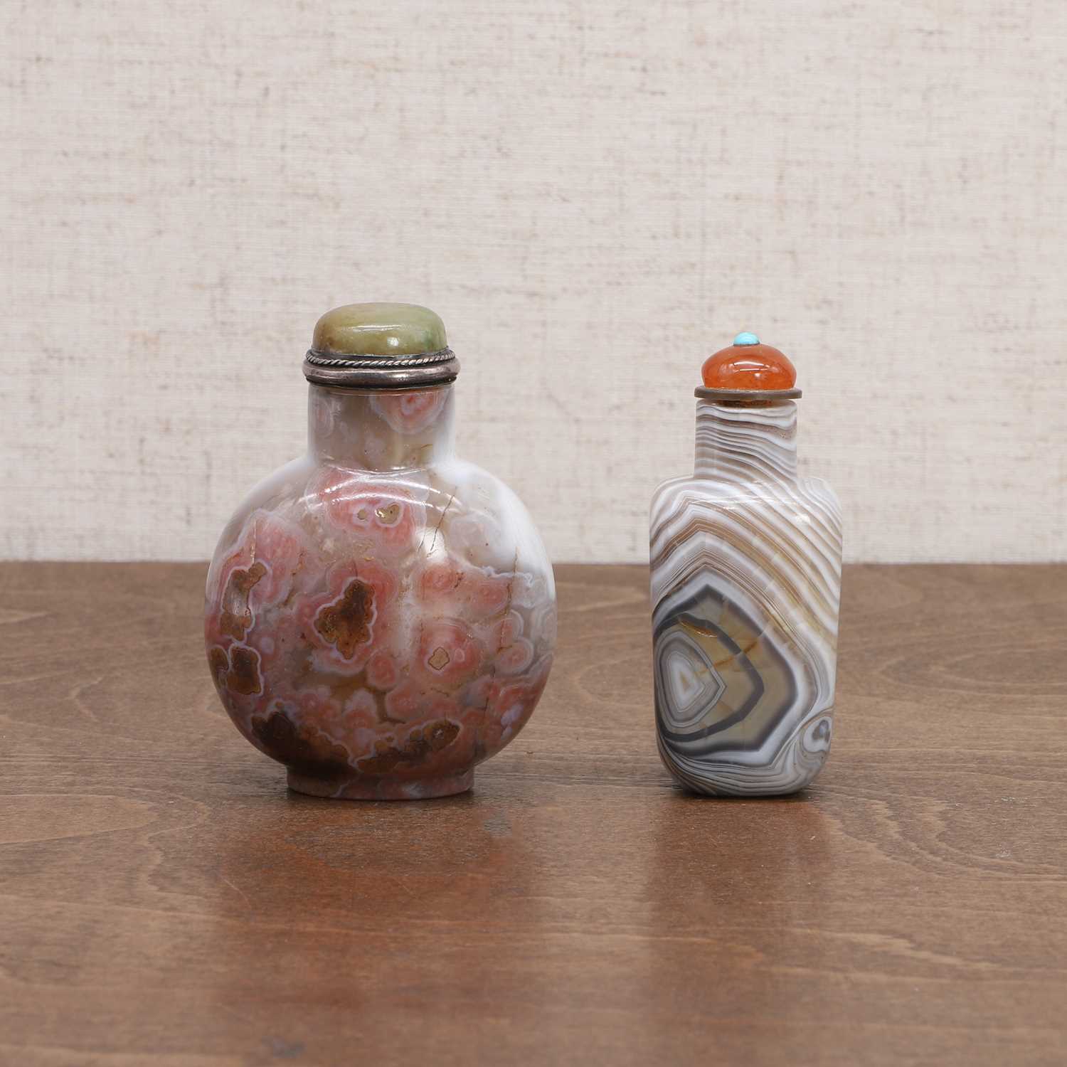 Two Chinese agate snuff bottles, - Image 3 of 7