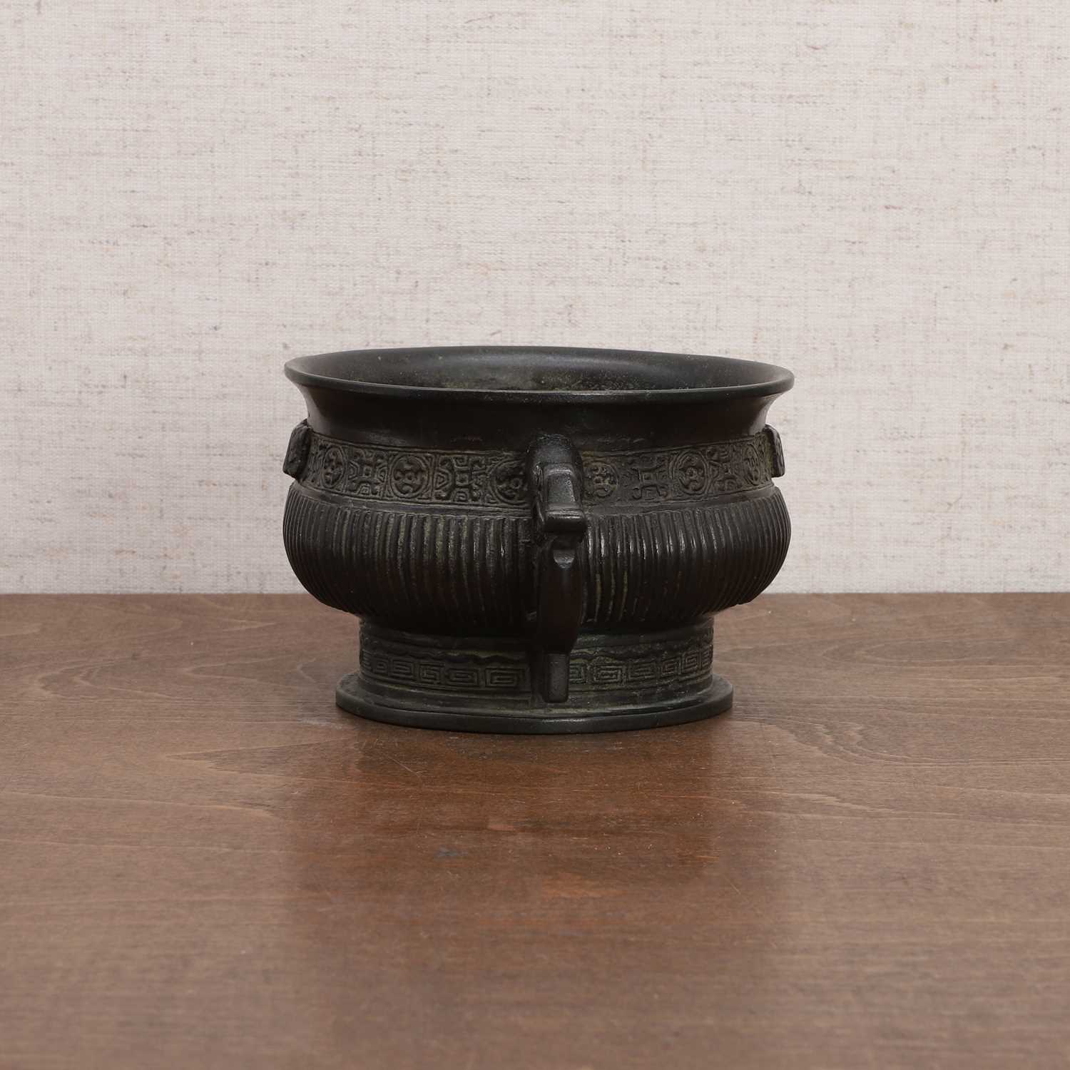 A Chinese bronze incense burner, - Image 2 of 7