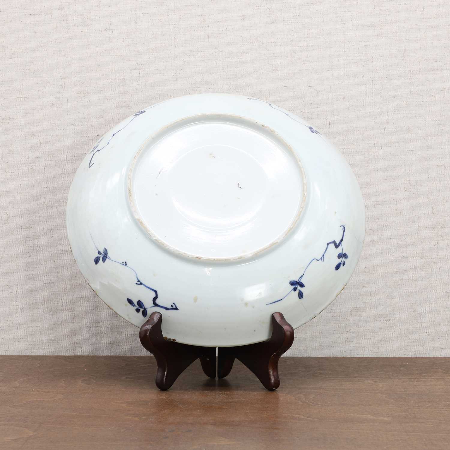 A Chinese blue and white plate, - Bild 3 aus 5