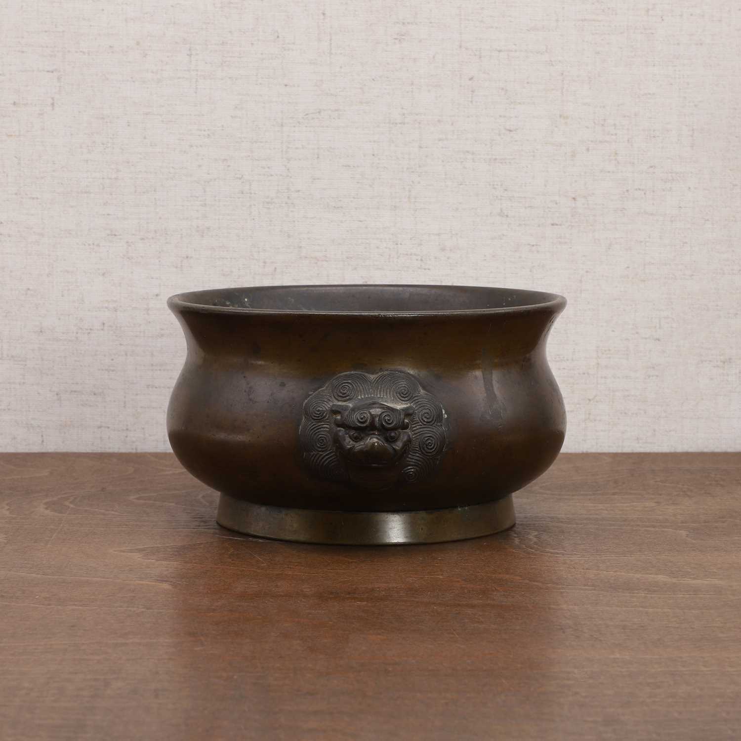 A Chinese bronze incense burner, - Image 5 of 8