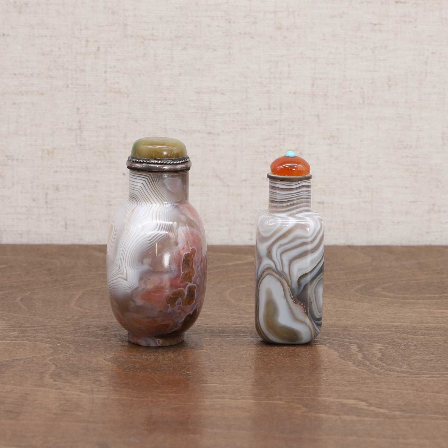 Two Chinese agate snuff bottles, - Image 4 of 7