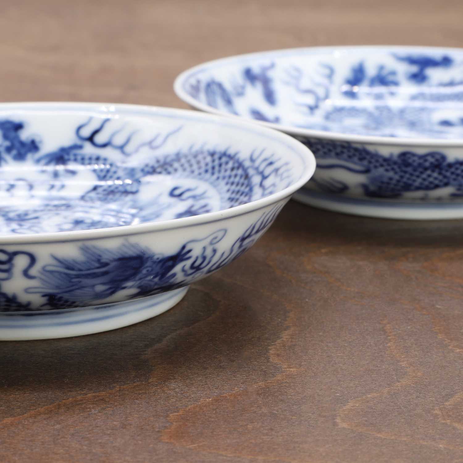 A pair of Chinese blue and white saucers, - Image 8 of 8