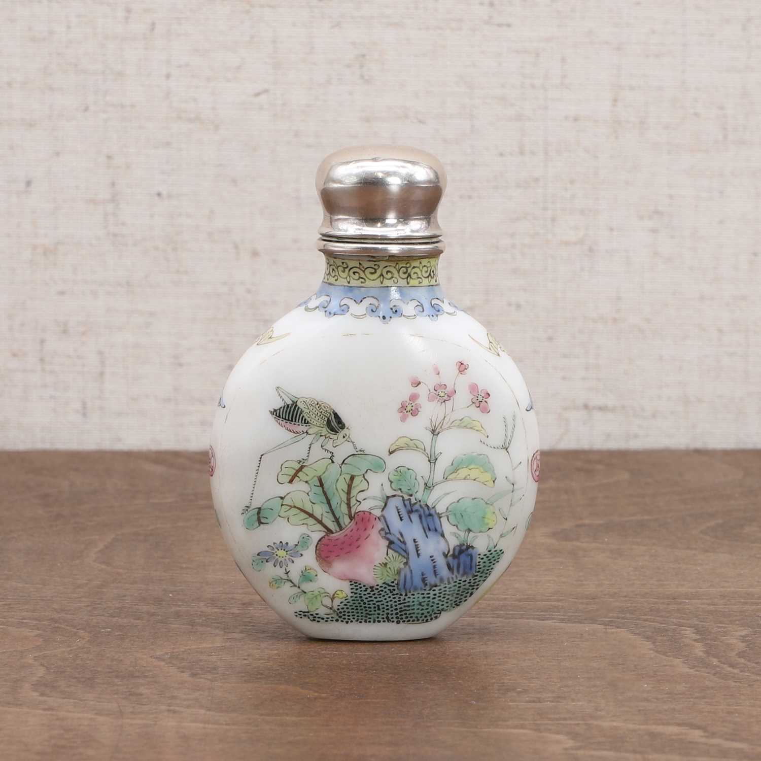 A Chinese Peking glass snuff bottle, - Image 2 of 7