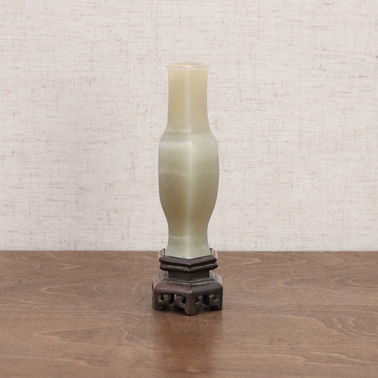 A Chinese jade vase, - Image 4 of 7