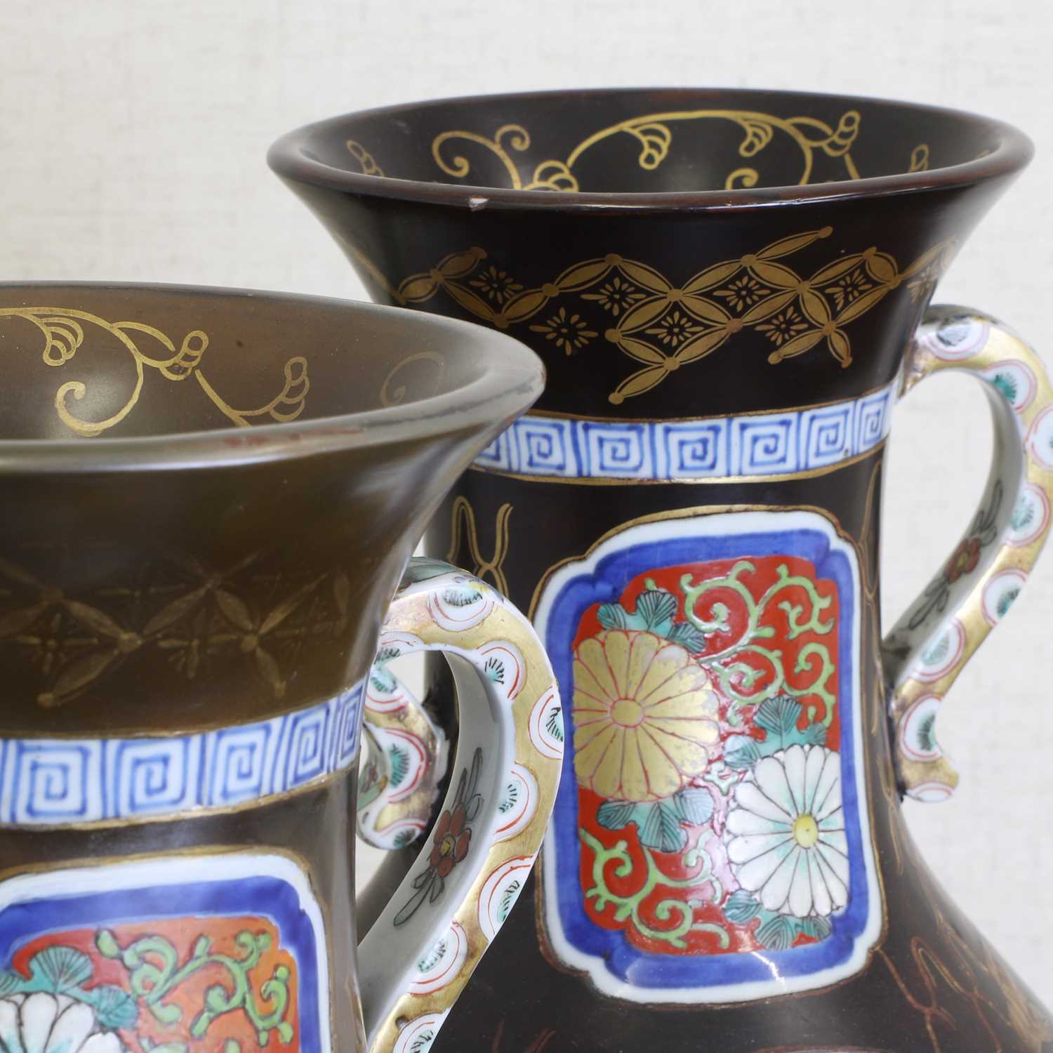 A pair of Japanese Imari vases, - Image 8 of 11