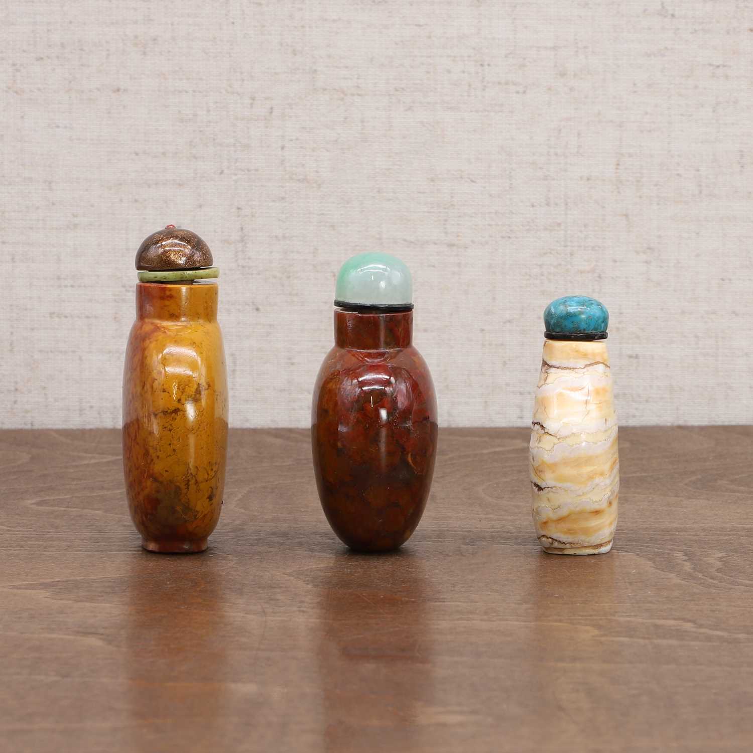 Three Chinese snuff bottles, - Image 2 of 7