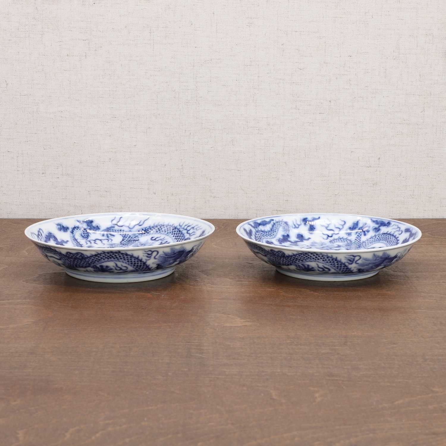 A pair of Chinese blue and white saucers, - Image 6 of 8