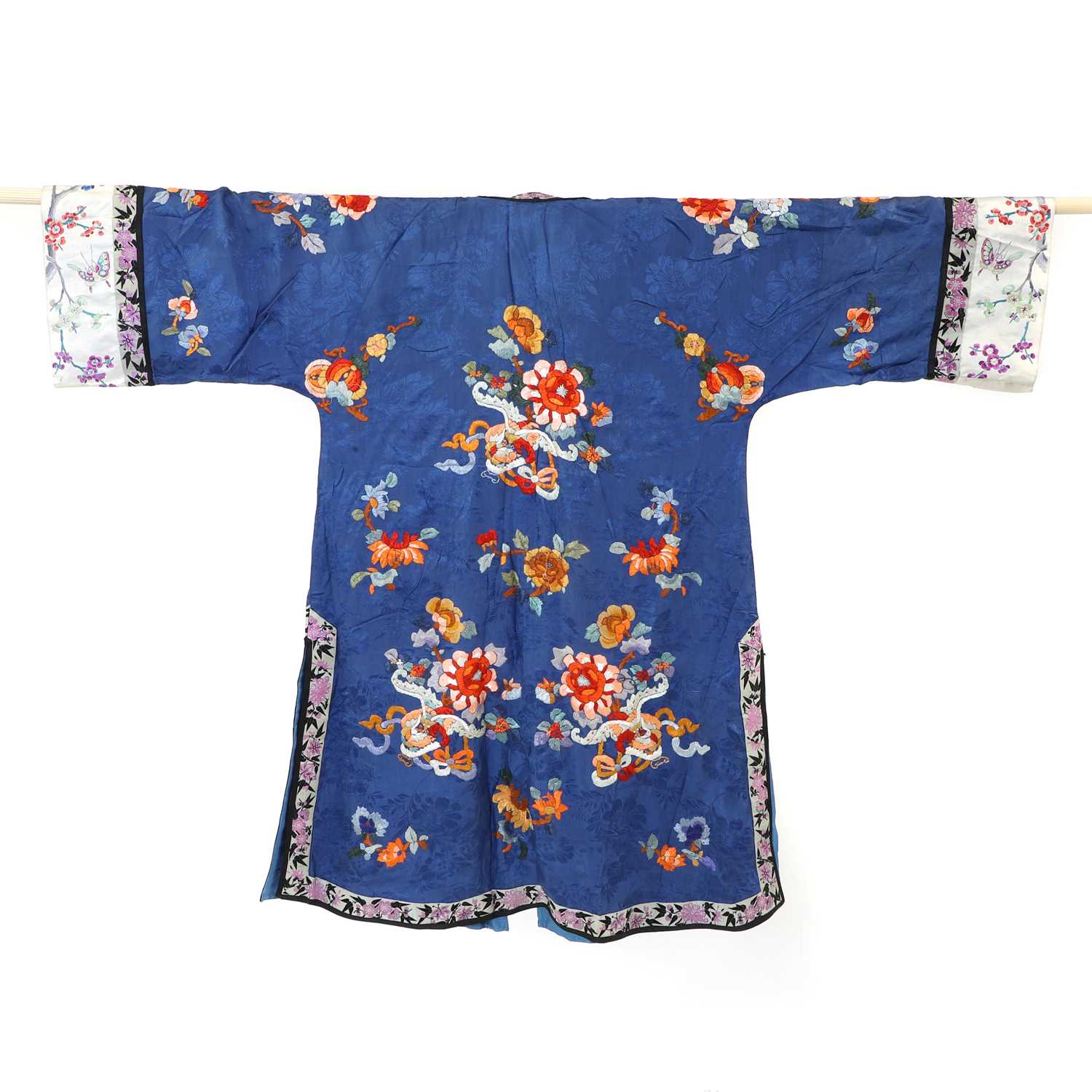 A Chinese silk dressing gown and pyjama set, - Image 4 of 20
