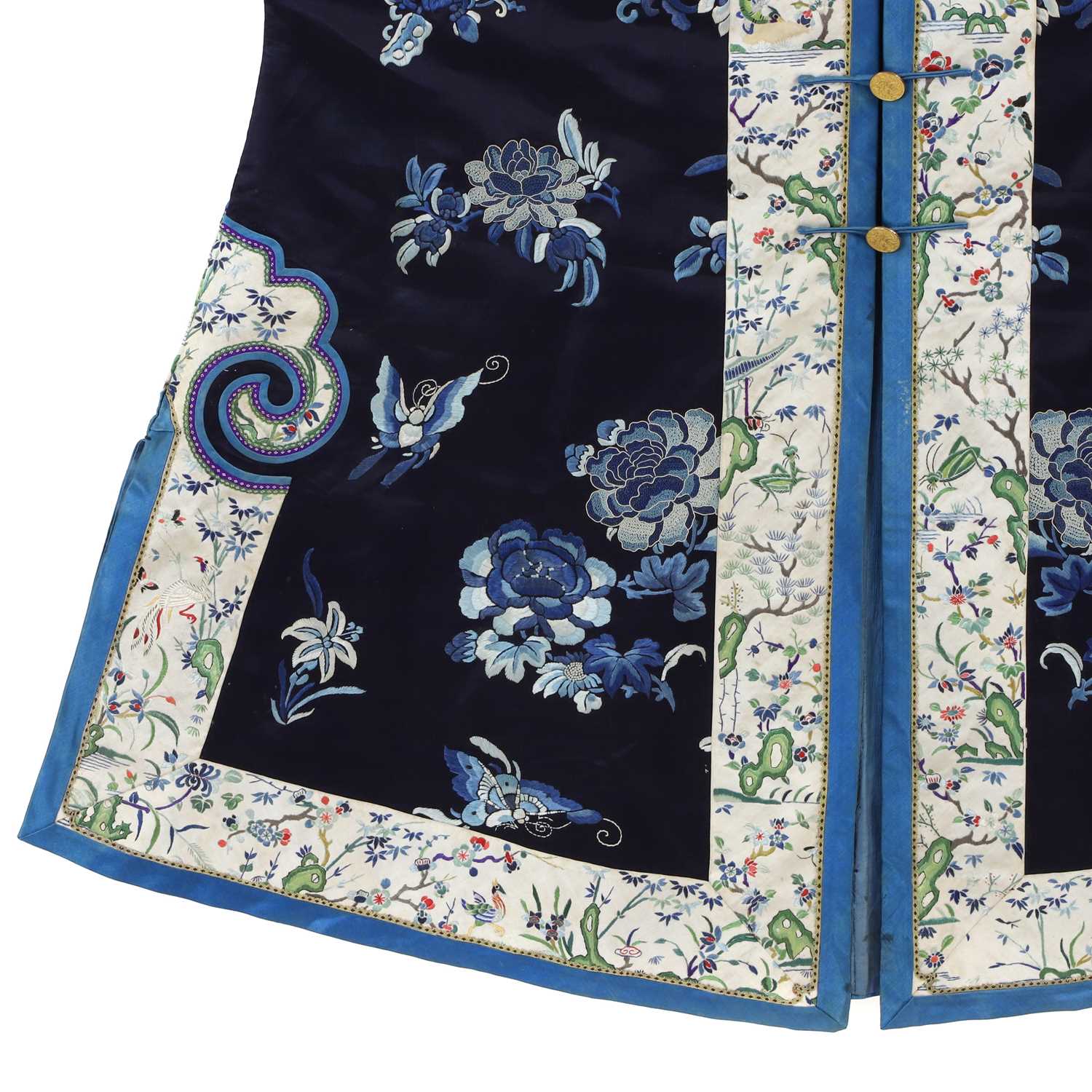 A Chinese embroidered lady's robe, - Image 7 of 10