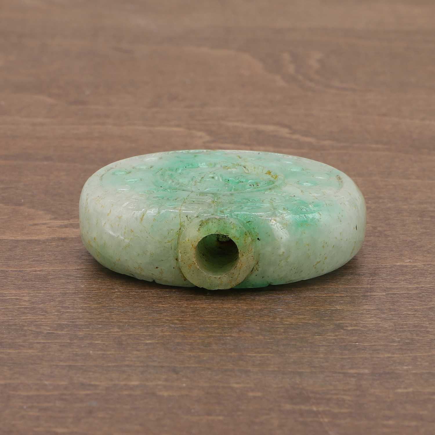 A Chinese jadeite snuff bottle, - Image 6 of 7